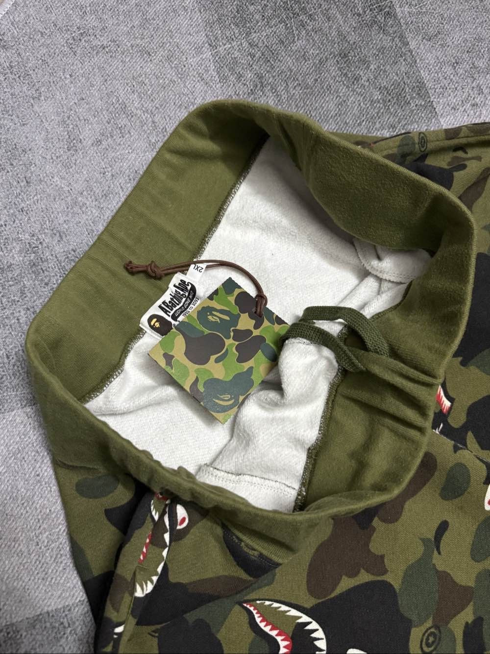 Bape A Bathing Ape Camo Shark Sweatpants Size 38 Size US 38 / EU 54 - 6 Thumbnail