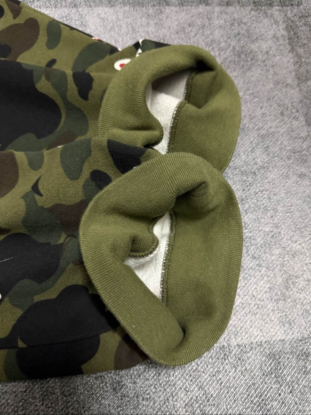 Bape A Bathing Ape Camo Shark Sweatpants Size 38 Size US 38 / EU 54 - 8 Thumbnail