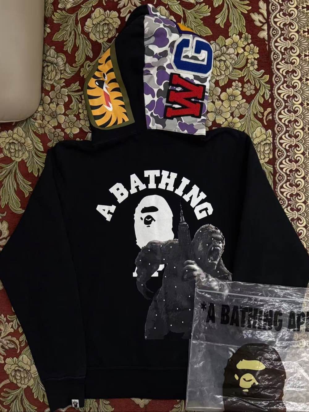 Bape A BATHING APE New York Shark Hoodie Size L Size US L / EU 52-54 / 3 - 2 Thumbnail