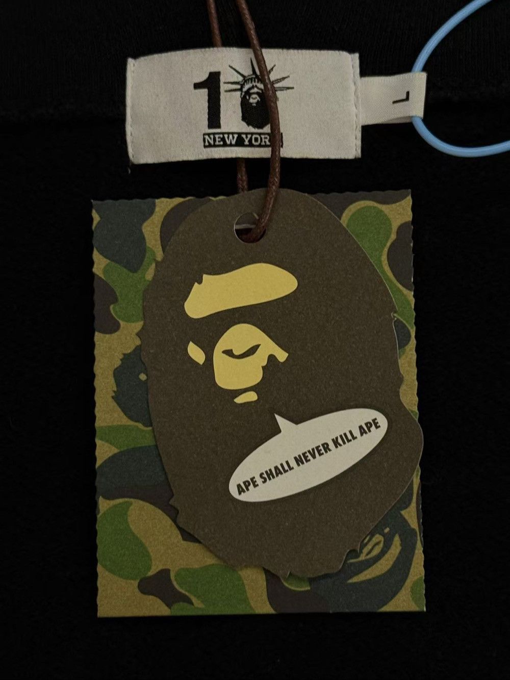 Bape A BATHING APE New York Shark Hoodie Size L Size US L / EU 52-54 / 3 - 3 Thumbnail