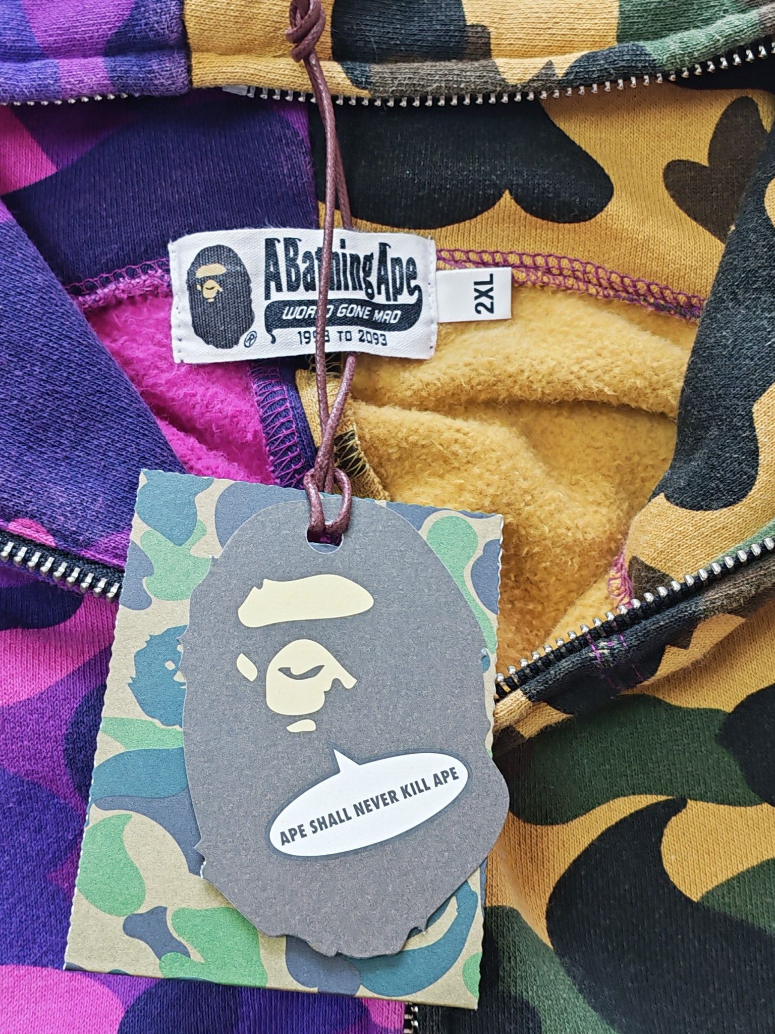 Bape A BATHING APE Split Camo Shark Hoodie XXL Size US XXL / EU 58 / 5 - 3 Thumbnail
