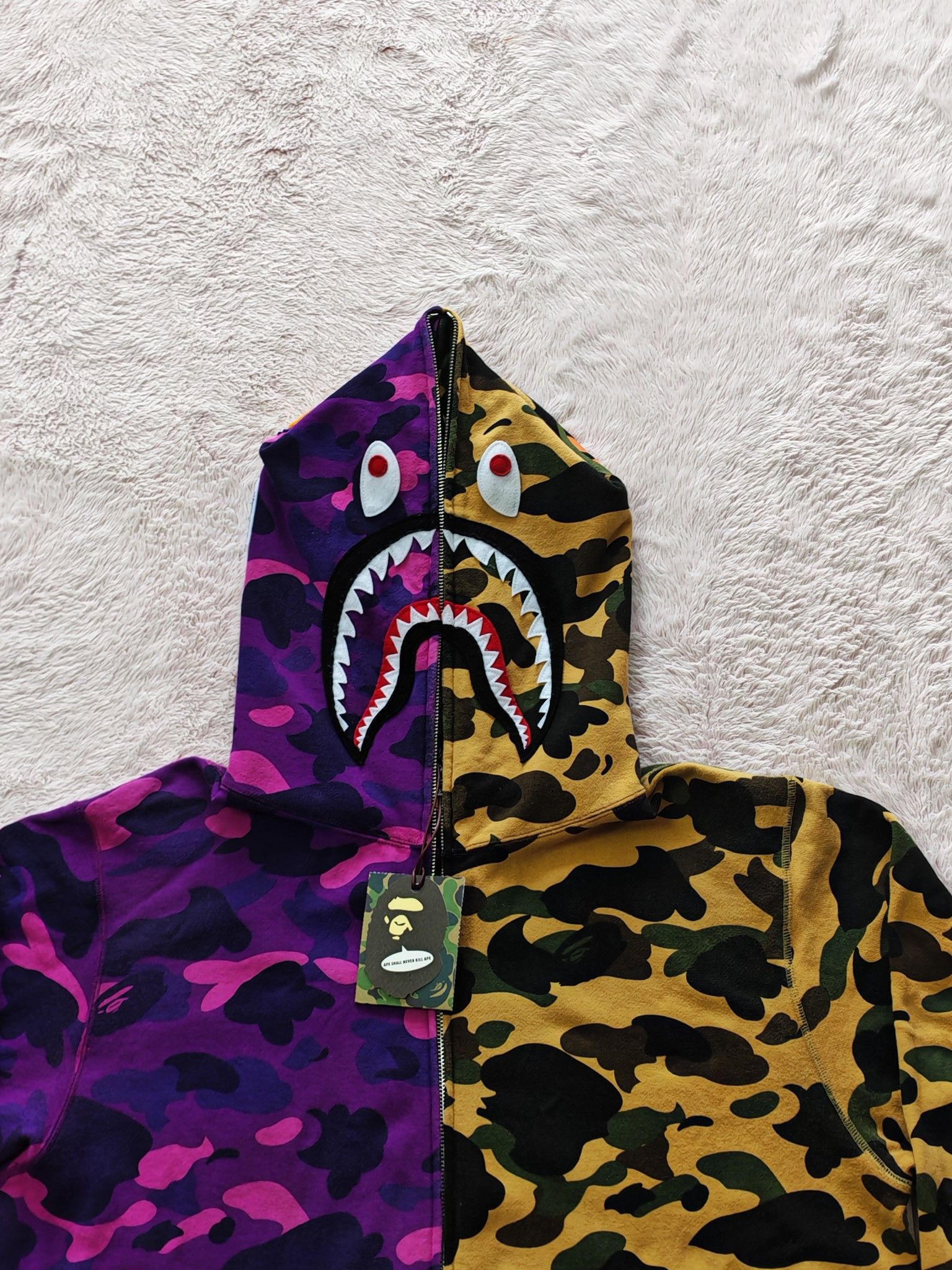 Bape A BATHING APE Split Camo Shark Hoodie XXL Size US XXL / EU 58 / 5 - 6 Thumbnail