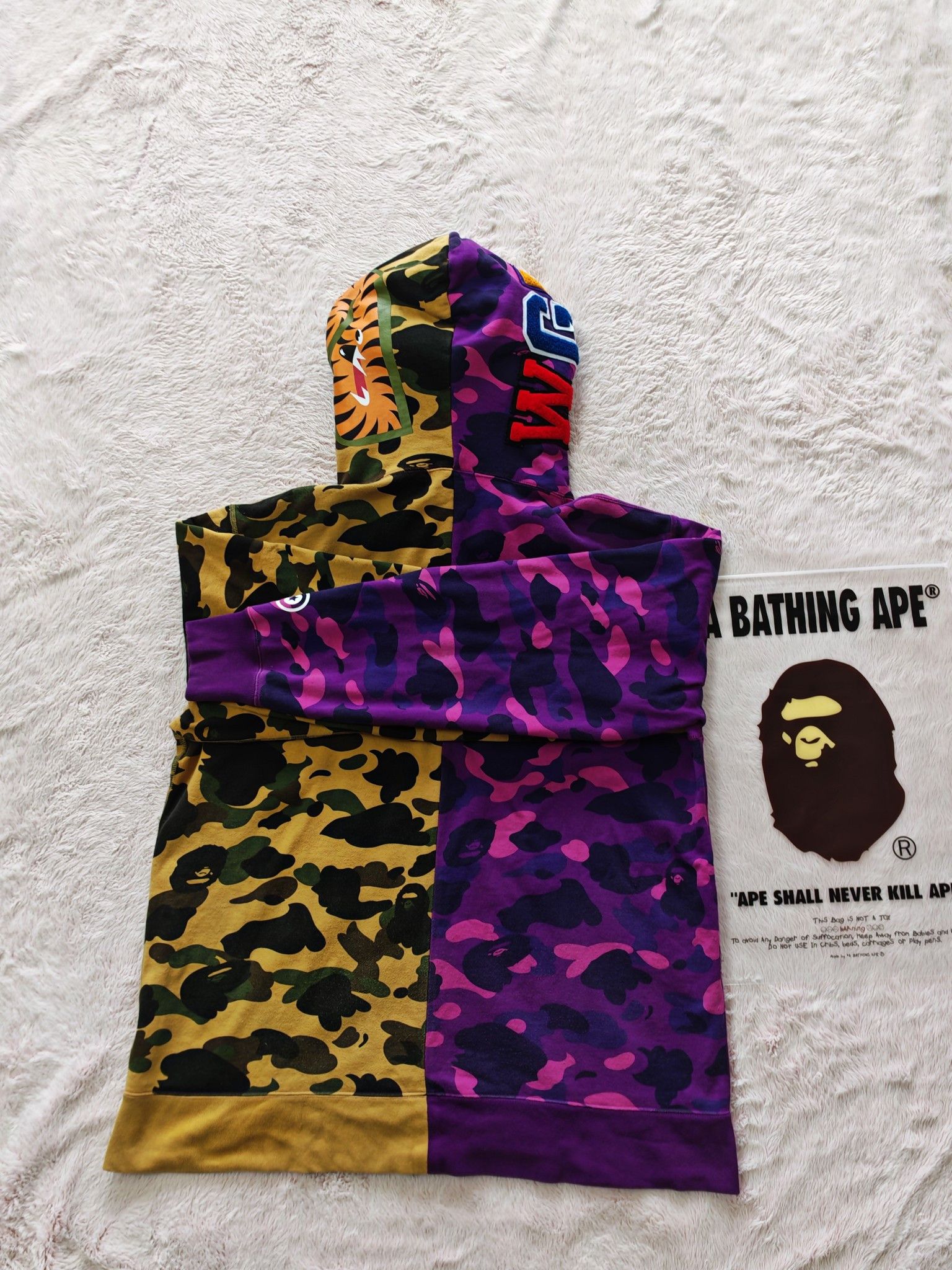 Bape A BATHING APE Split Camo Shark Hoodie XXL Size US XXL / EU 58 / 5 - 2 Thumbnail
