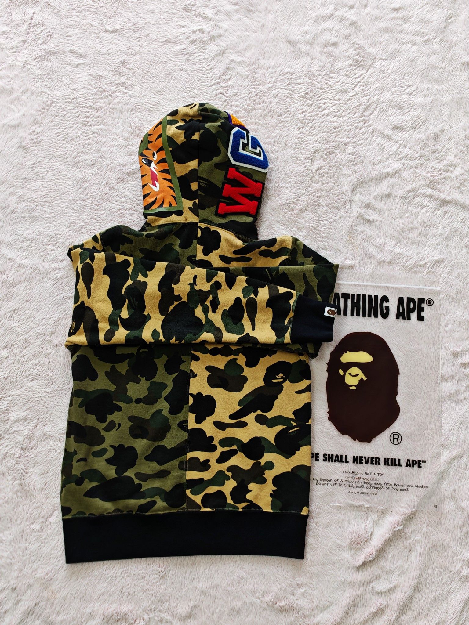 Bape A BATHING APE Camo Shark Hoodie Size M Size US M / EU 48-50 / 2 - 2 Thumbnail