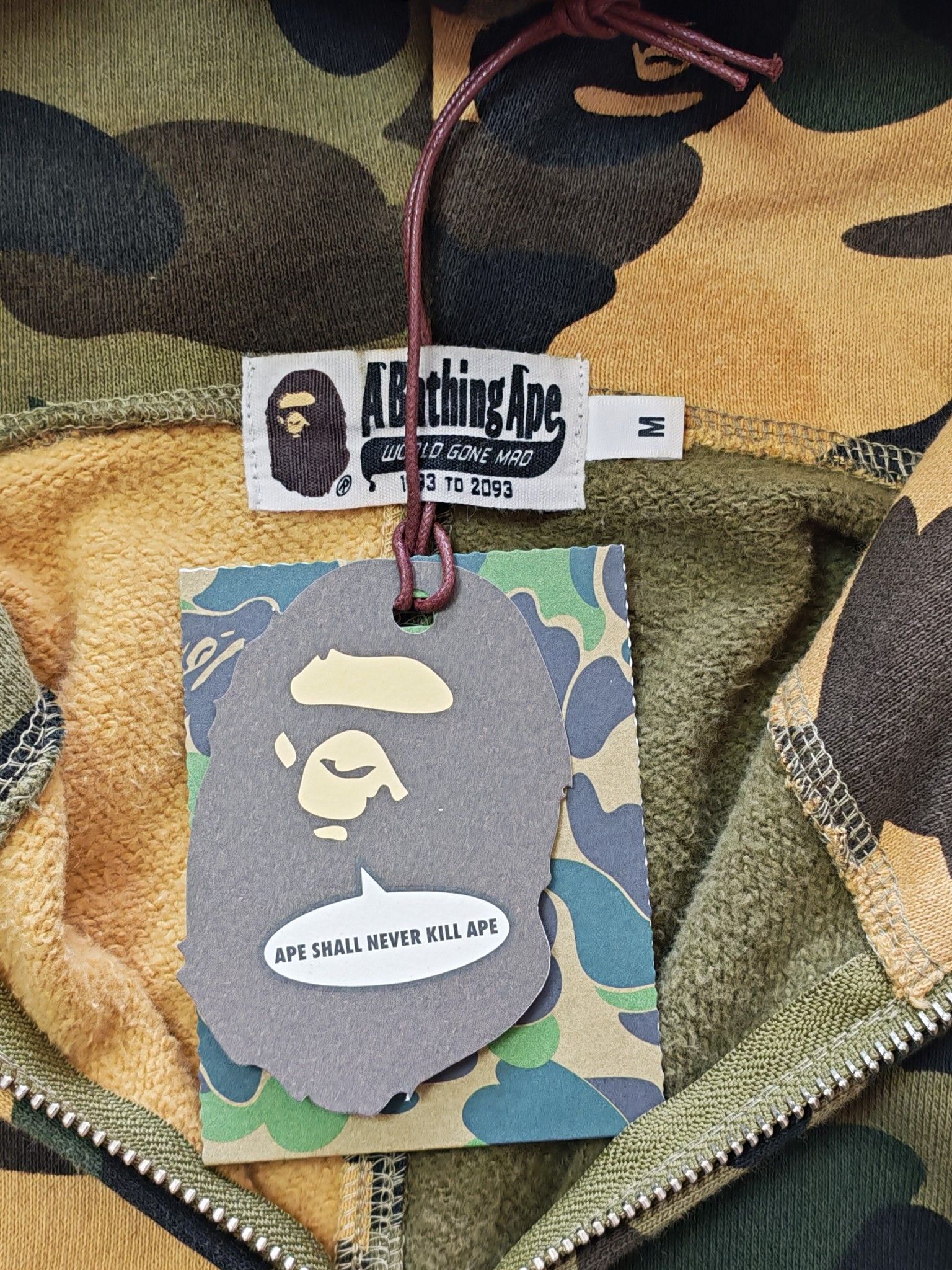 Bape A BATHING APE Camo Shark Hoodie Size M Size US M / EU 48-50 / 2 - 3 Thumbnail