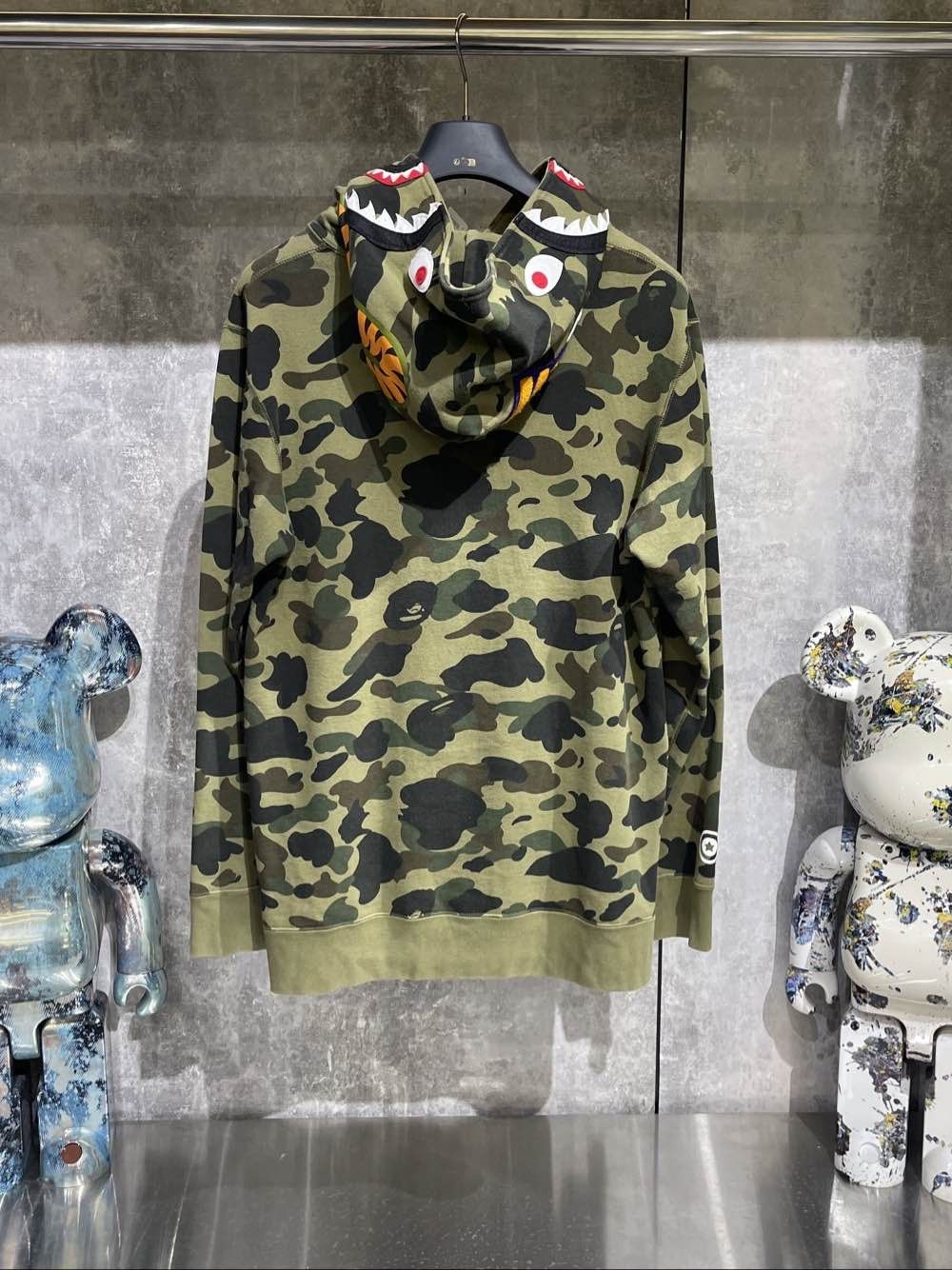 Bape A Bathing Ape Camo Shark Hoodie Size L Size US L / EU 52-54 / 3 - 2 Thumbnail