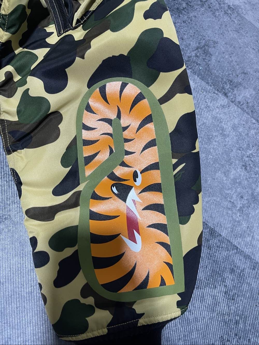 Bape A BATHING APE Camo Shark Bomber Jacket Size XXL Size US XXL / EU 58 / 5 - 4 Thumbnail