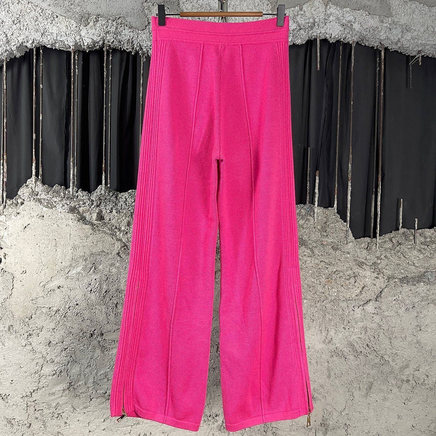 Louis Vuitton Louis Vuitton Pink Knit Zip Hem Pants Size XS Size 26" / US 2 / IT 38 - 2 Thumbnail