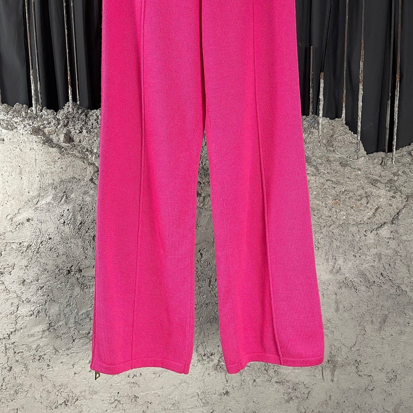 Louis Vuitton Louis Vuitton Pink Knit Zip Hem Pants Size XS Size 26" / US 2 / IT 38 - 6 Thumbnail