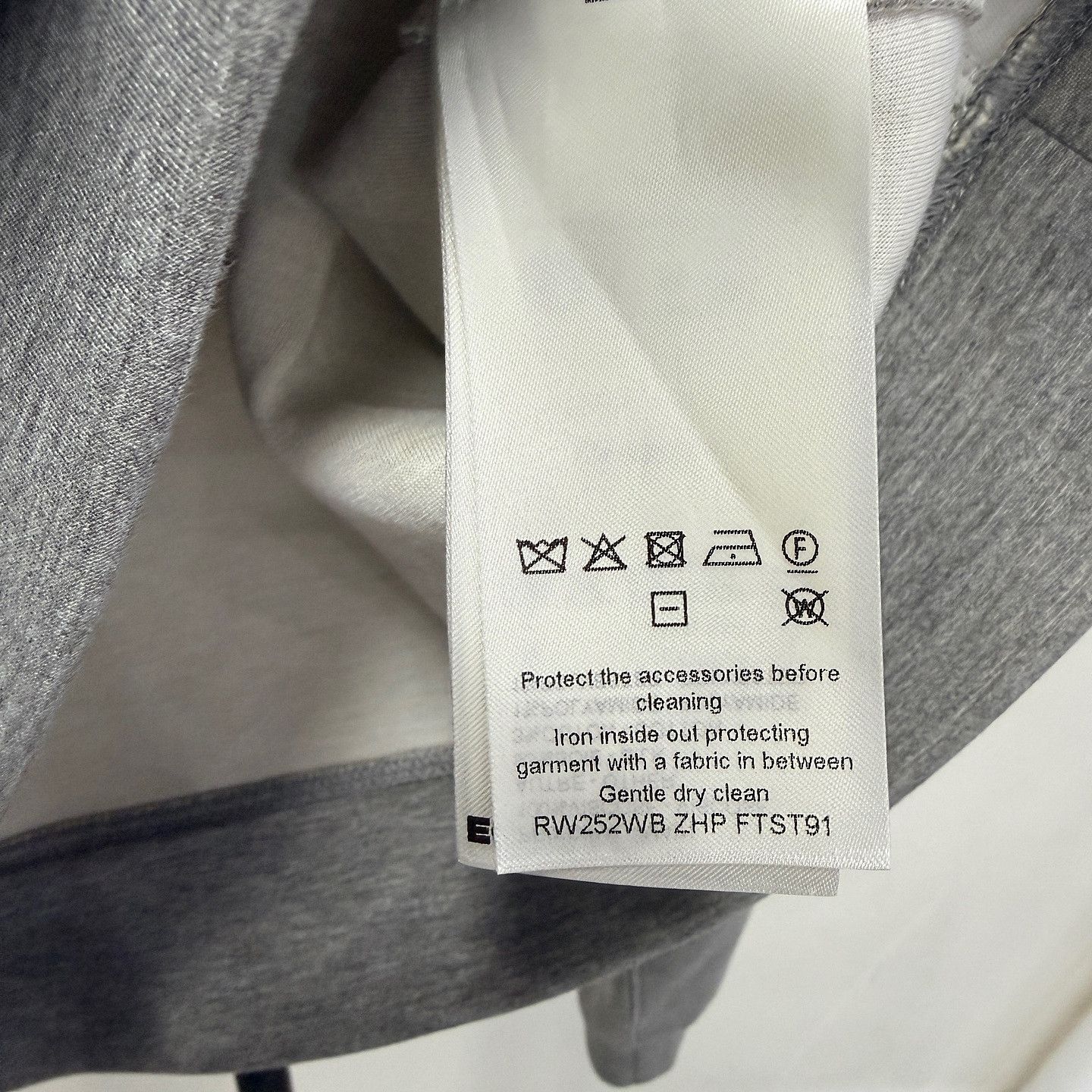 Louis Vuitton Louis Vuitton Monogram Scarf Detail Hoodie Size XS Size XS / US 0-2 / IT 36-38 - 4 Thumbnail