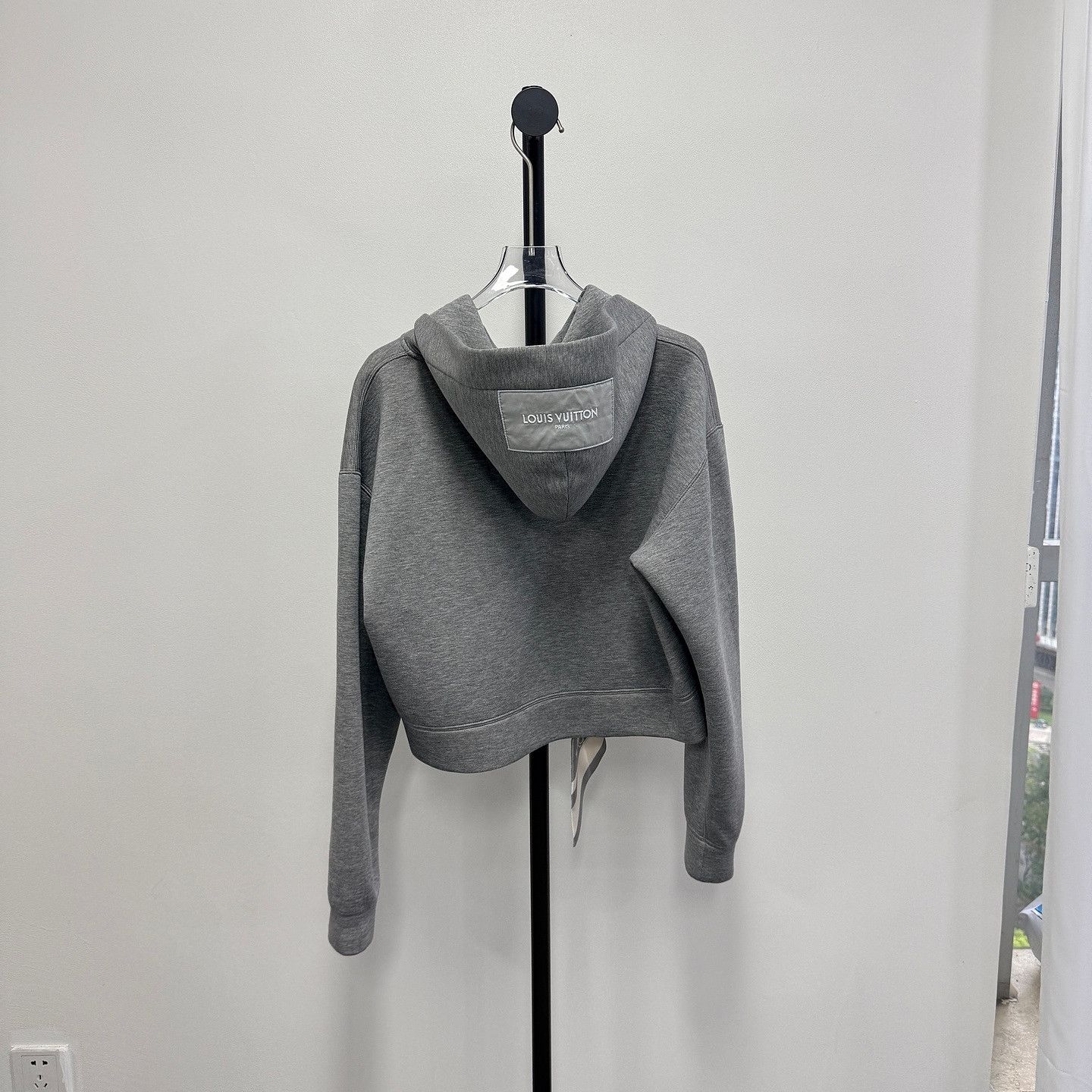 Louis Vuitton Louis Vuitton Monogram Scarf Detail Hoodie Size XS Size XS / US 0-2 / IT 36-38 - 2 Thumbnail