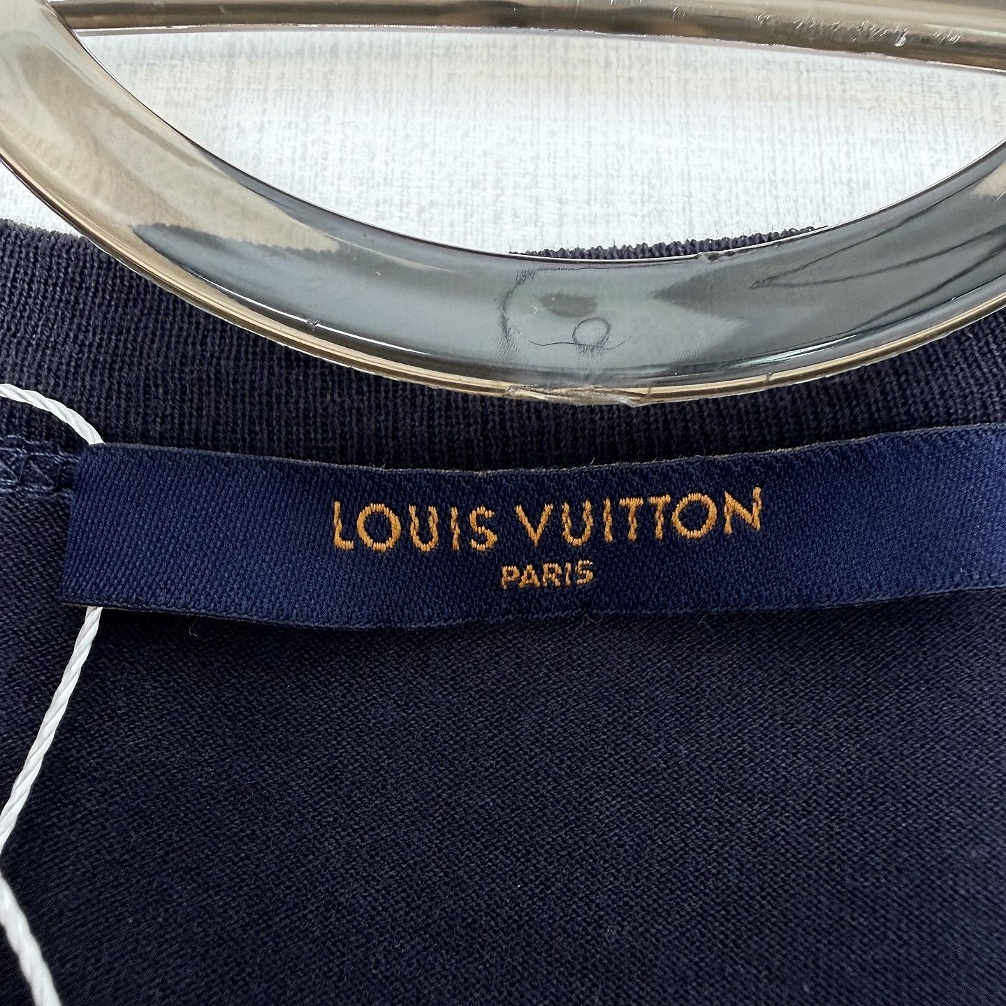 Louis Vuitton Louis Vuitton Logo Pocket T-Shirt Size S Size US S / EU 44-46 / 1 - 3 Thumbnail