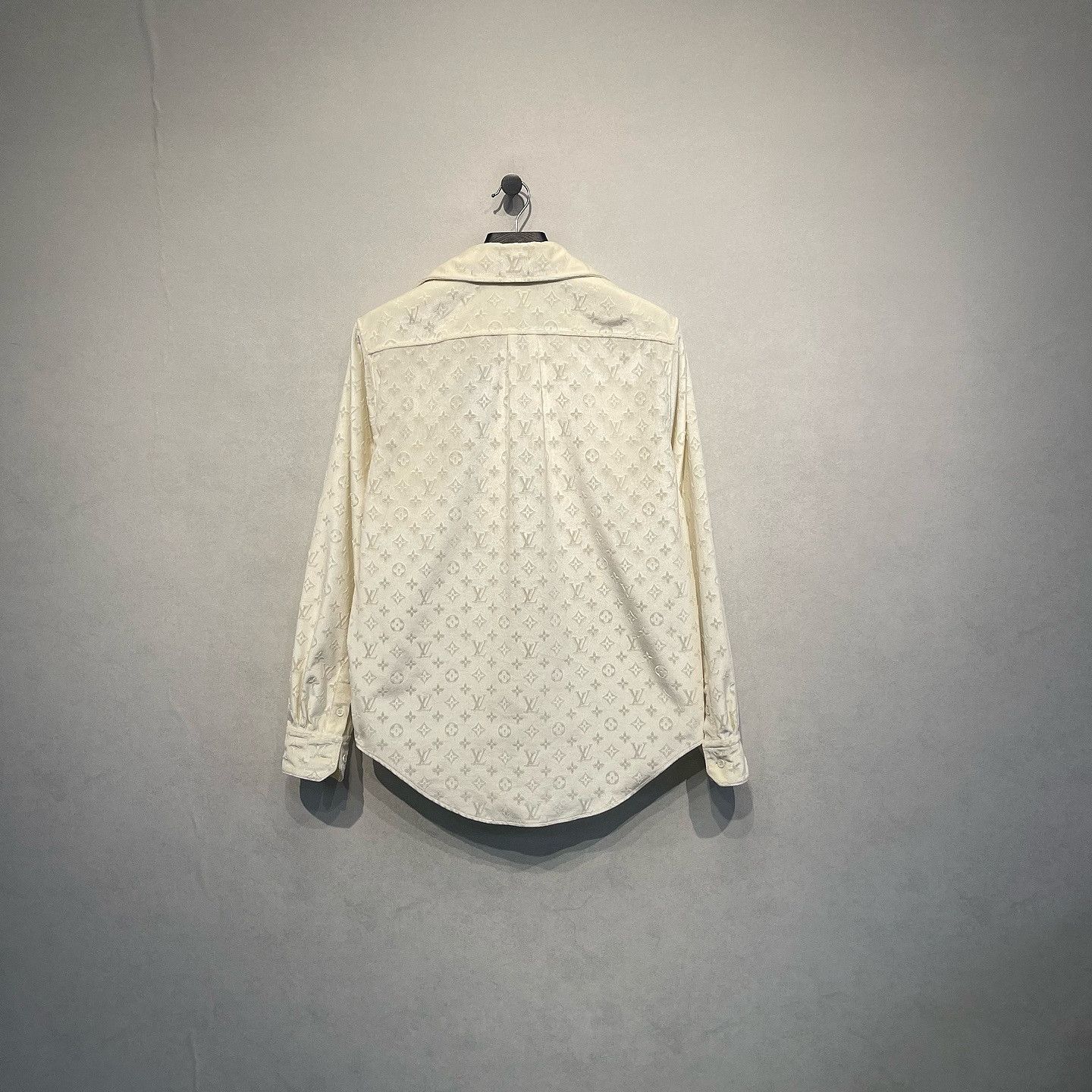 Louis Vuitton Louis Vuitton Monogram Button Up Shirt Size M Size US M / EU 48-50 / 2 - 2 Thumbnail