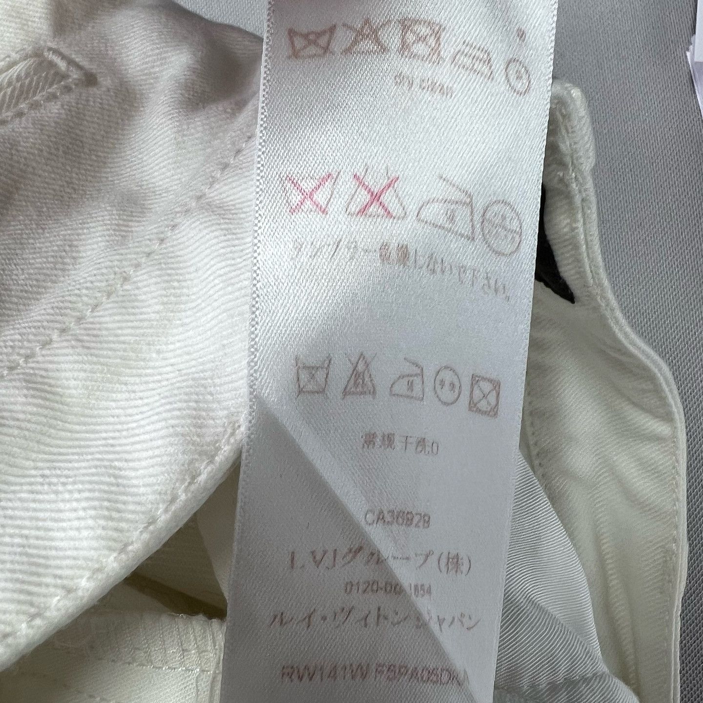 Louis Vuitton Louis Vuitton White Pleated Shorts Size 38 Size 26" / US 2 / IT 38 - 4 Thumbnail