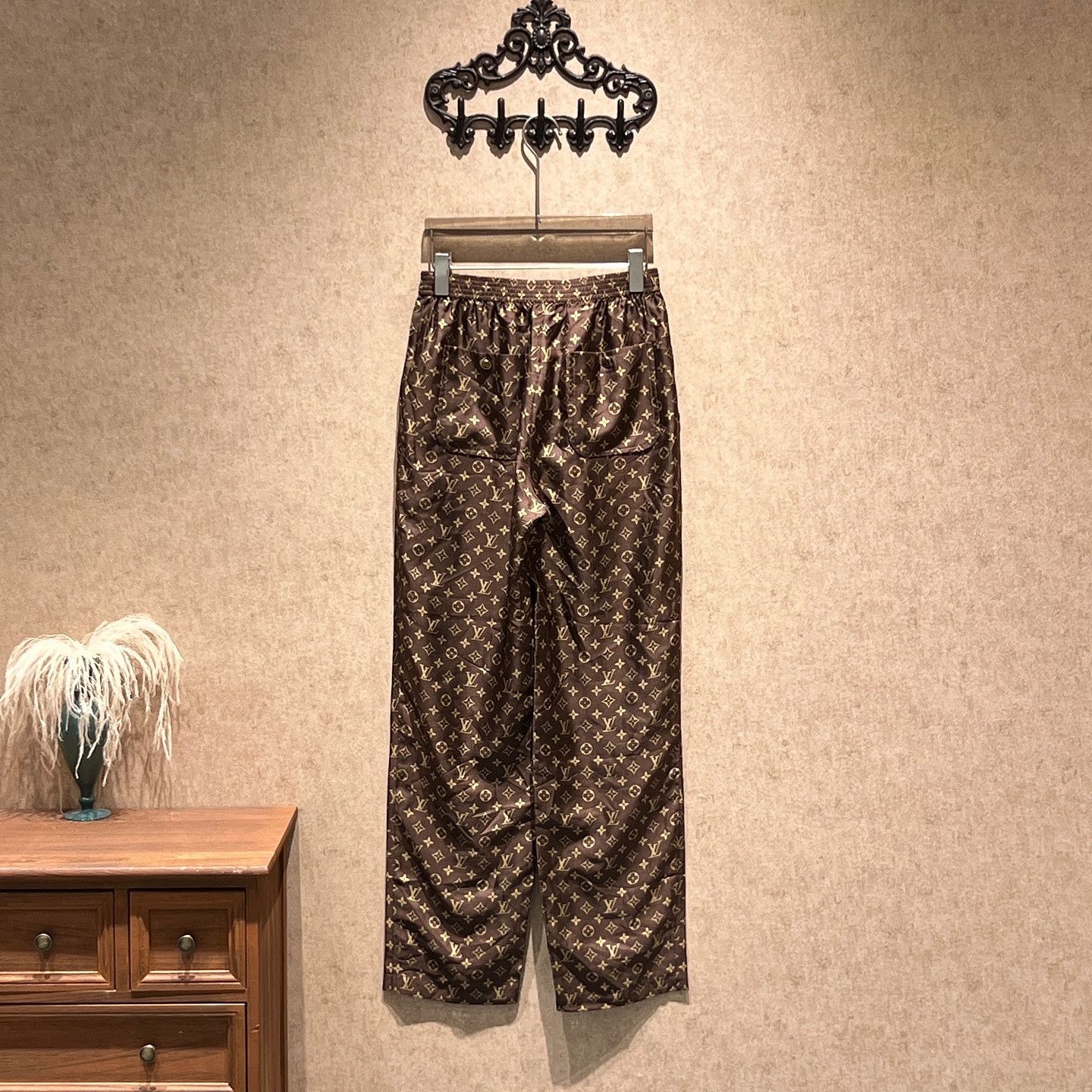 Louis Vuitton Louis Vuitton Monogram Silk Pants Size 36 Size 25" / US 0 / IT 36 - 2 Thumbnail