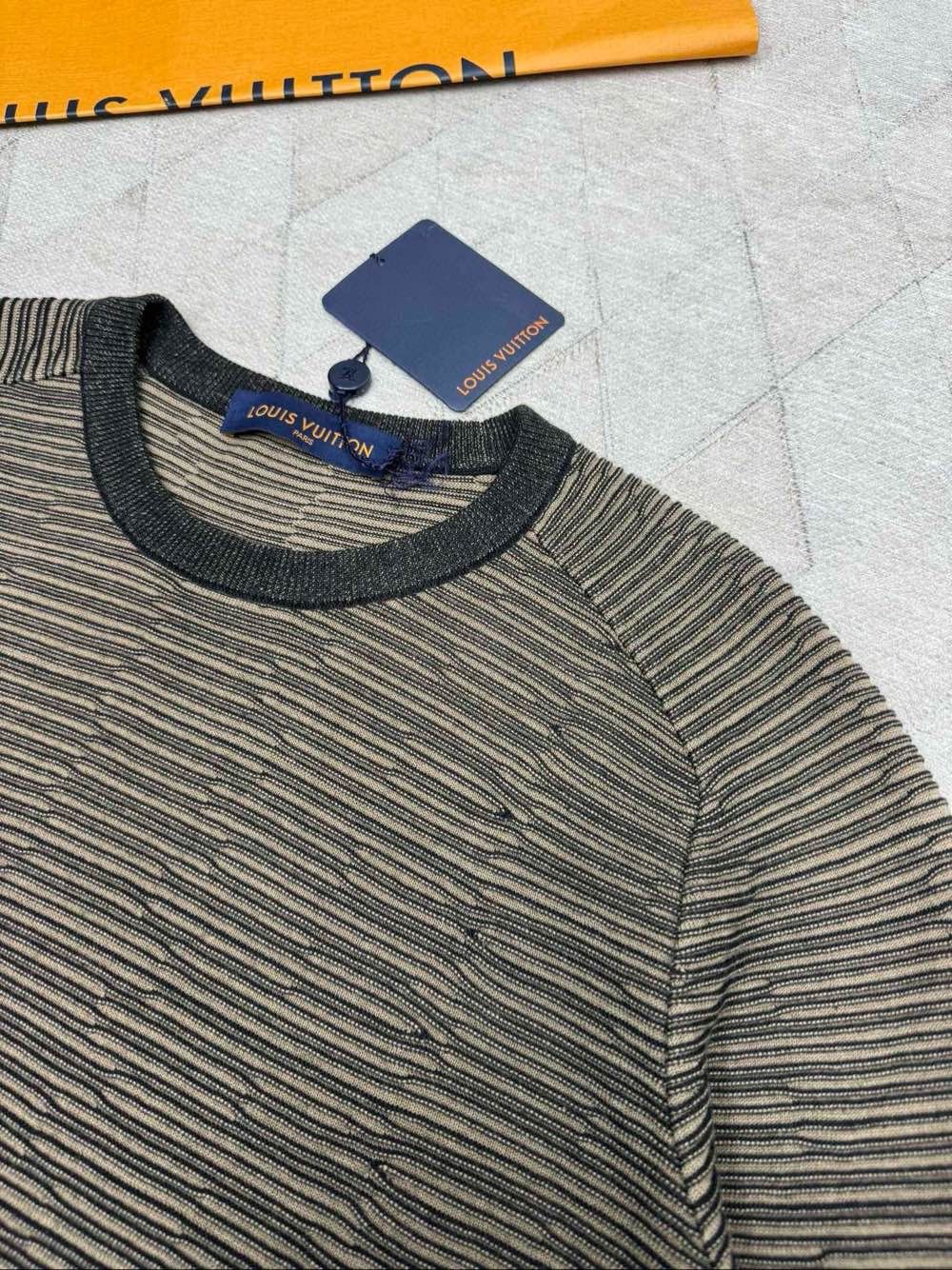 Louis Vuitton Louis Vuitton Textured Knit Sweater Size L Size US L / EU 52-54 / 3 - 5 Thumbnail