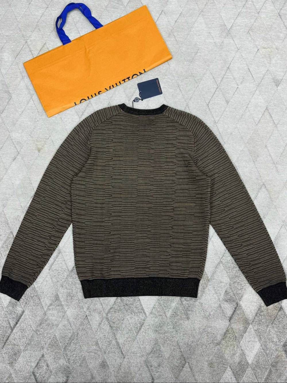 Louis Vuitton Louis Vuitton Textured Knit Sweater Size L Size US L / EU 52-54 / 3 - 2 Thumbnail