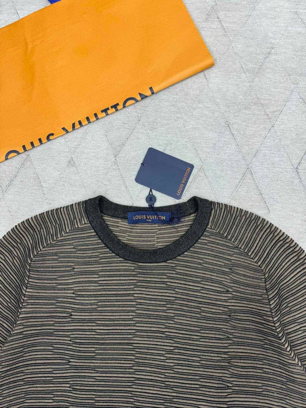 Louis Vuitton Louis Vuitton Textured Knit Sweater Size L Size US L / EU 52-54 / 3 - 3 Thumbnail