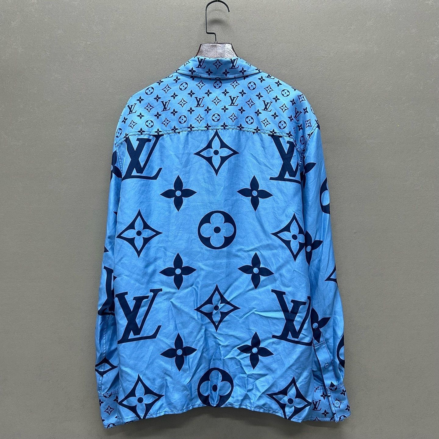 Louis Vuitton Louis Vuitton Monogram Silk Shirt Size 38 Size S / US 4 / IT 40 - 2 Thumbnail