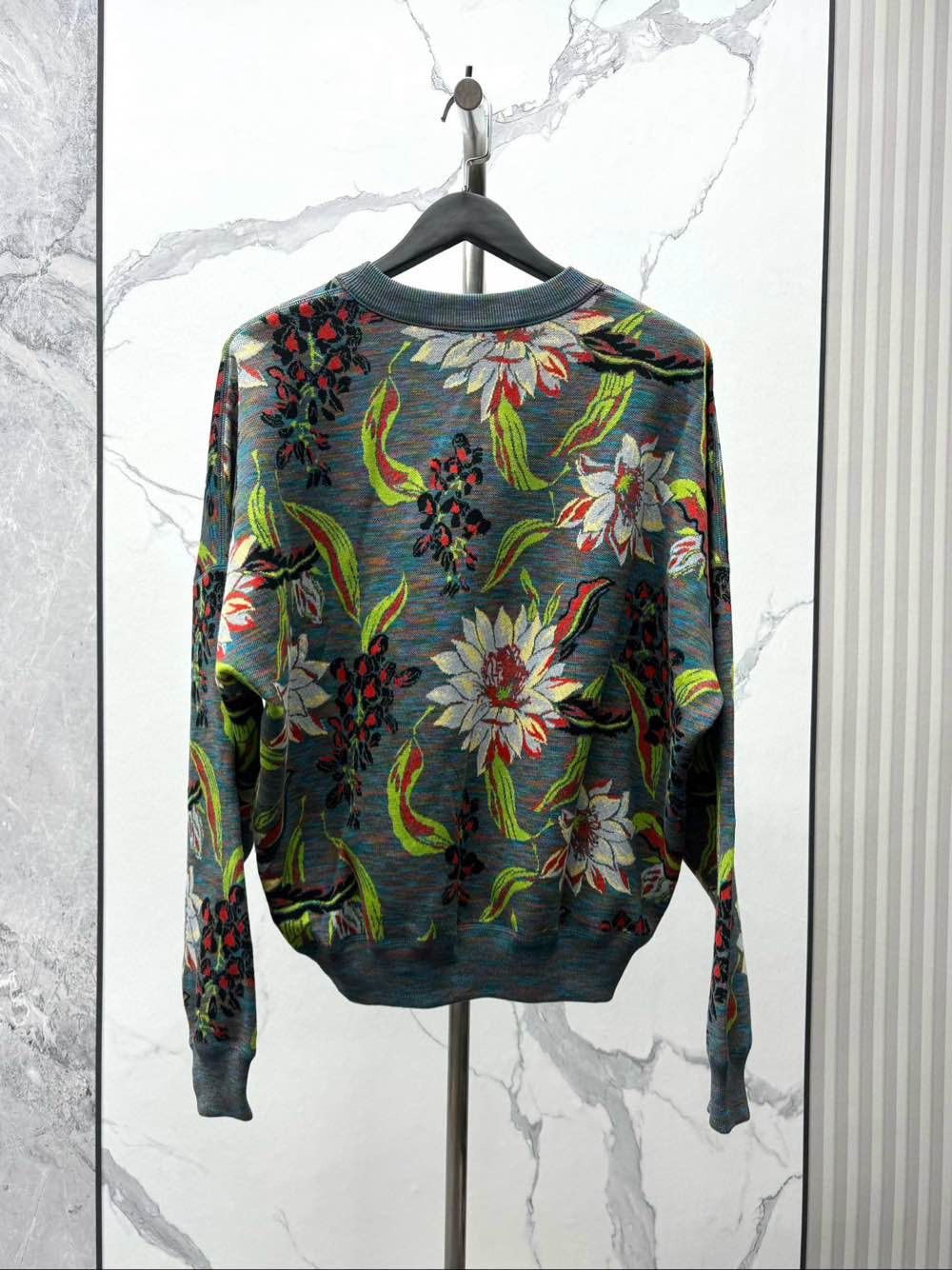 Louis Vuitton Louis Vuitton Floral Graphic Sweater Size L Size US L / EU 52-54 / 3 - 2 Thumbnail
