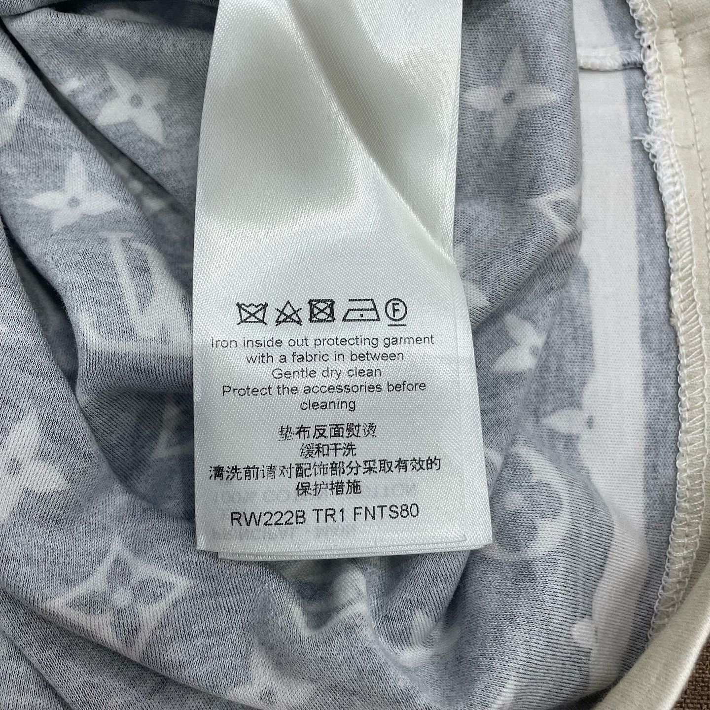 Louis Vuitton Louis Vuitton Monogram Short Sleeve T-Shirt Size M Size M / US 6-8 / IT 42-44 - 4 Thumbnail
