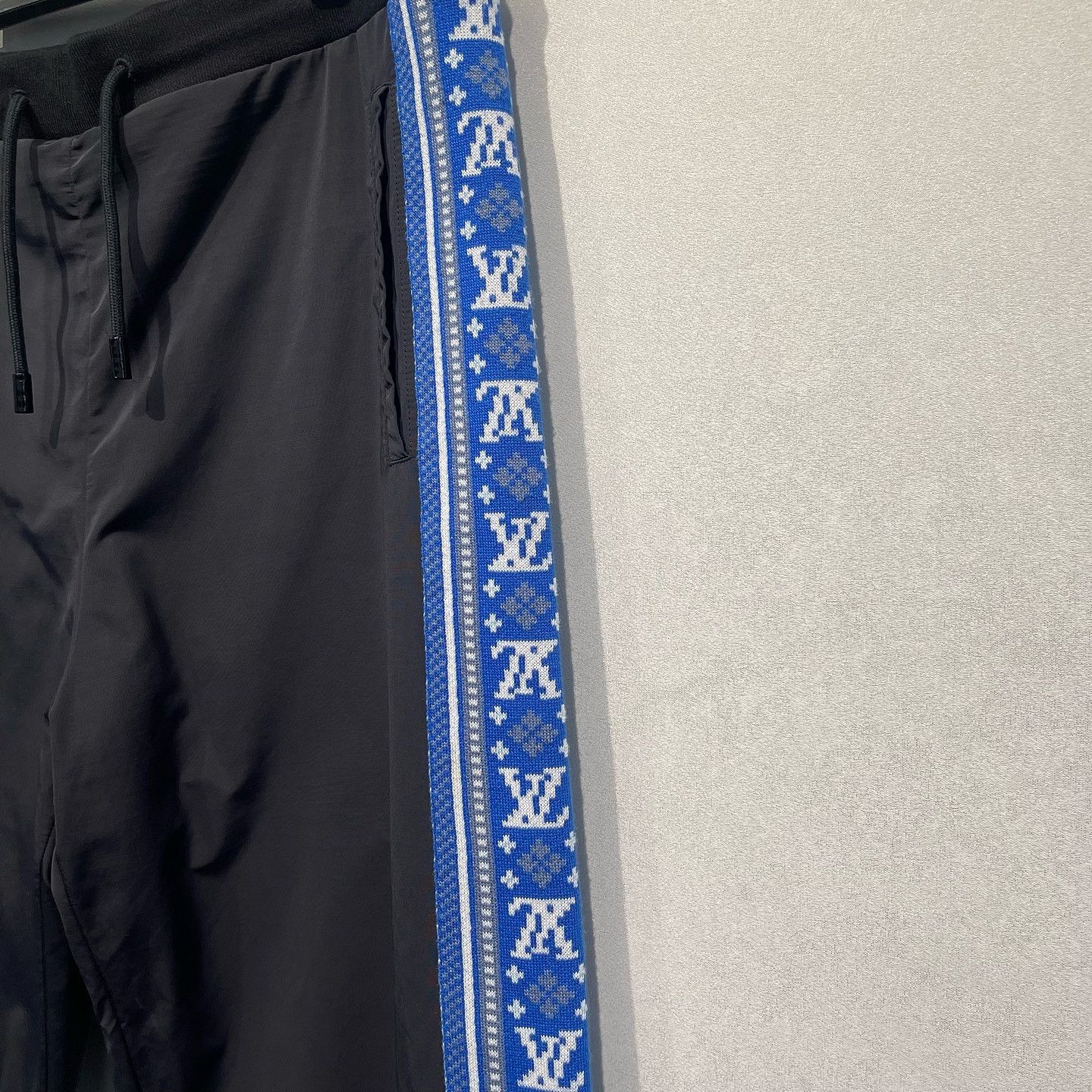Louis Vuitton Louis Vuitton Monogram Side Stripe Joggers Size L Size US 34 / EU 50 - 7 Thumbnail