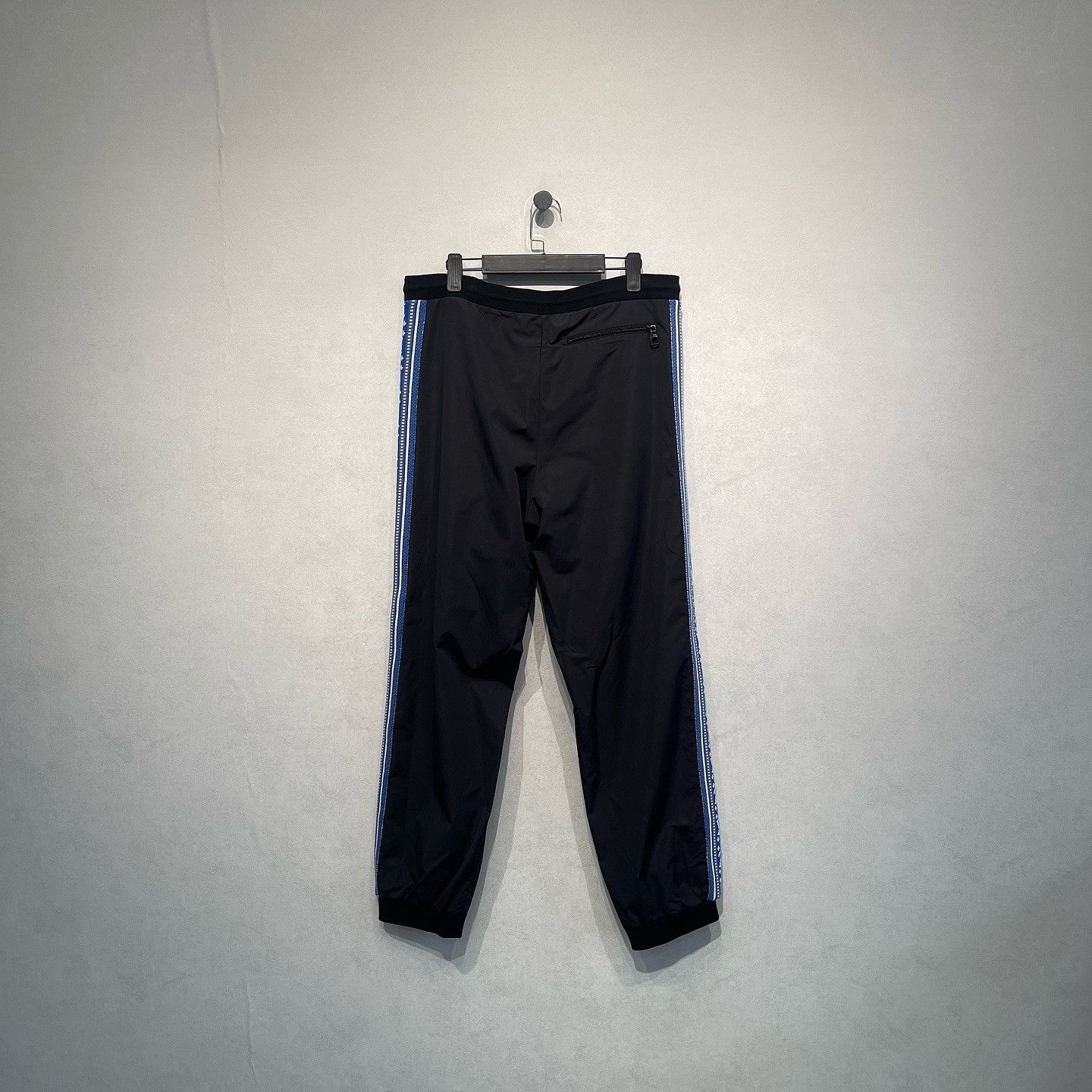 Louis Vuitton Louis Vuitton Monogram Side Stripe Joggers Size L Size US 34 / EU 50 - 2 Thumbnail