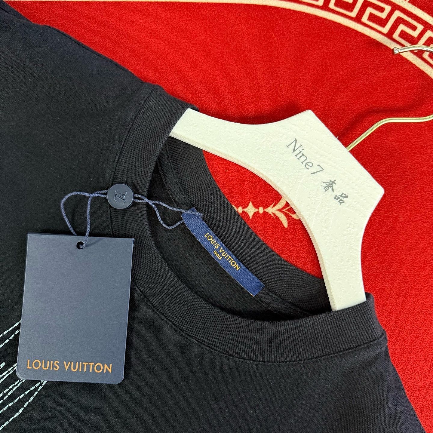 Louis Vuitton Louis Vuitton Embroidered Logo T-Shirt Size S Size US S / EU 44-46 / 1 - 3 Thumbnail