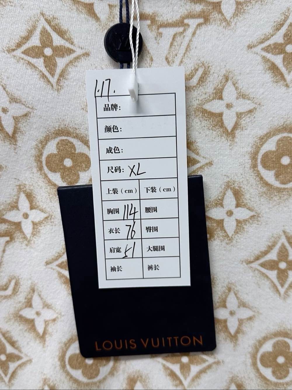 Louis Vuitton Louis Vuitton Monogram Short Sleeve T-Shirt Size XL Size US XL / EU 56 / 4 - 7 Thumbnail