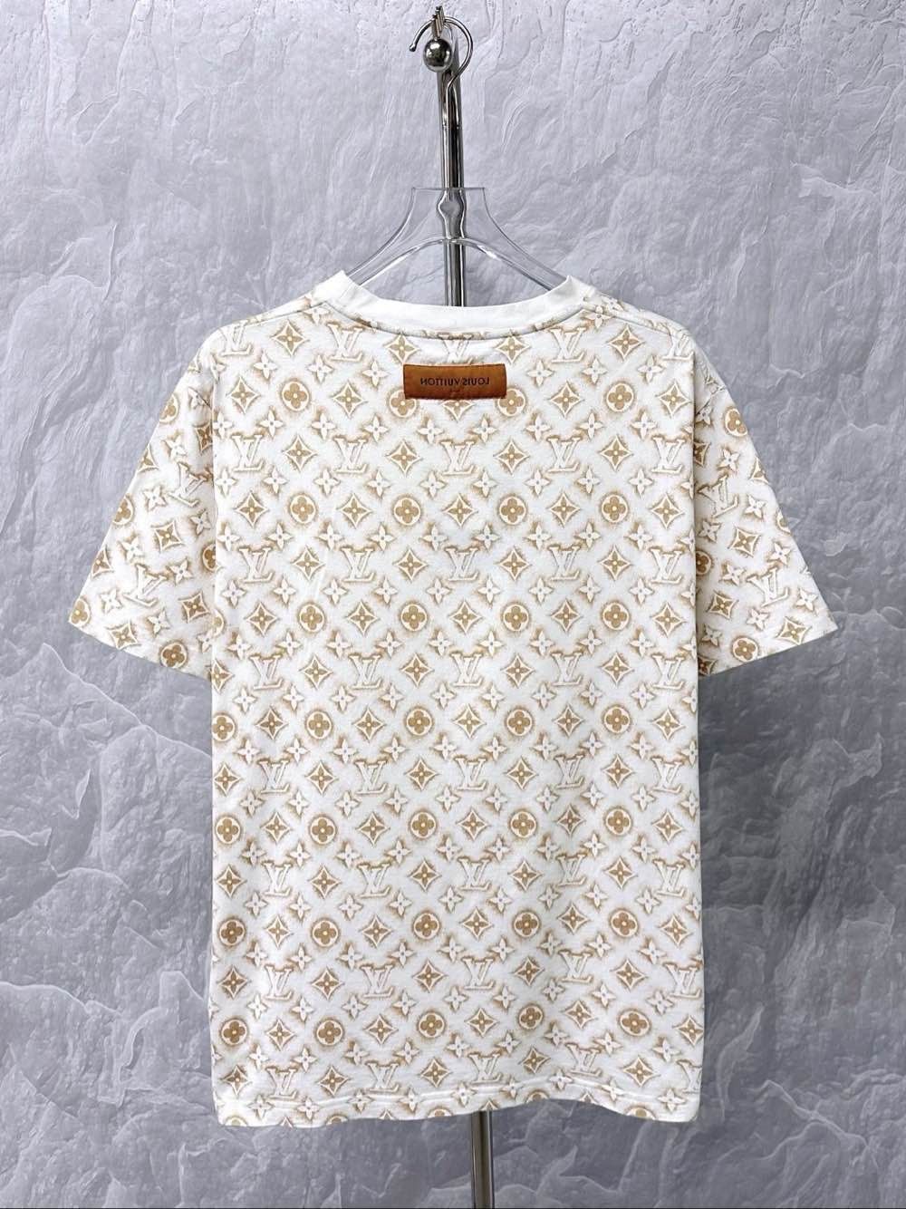 Louis Vuitton Louis Vuitton Monogram Short Sleeve T-Shirt Size XL Size US XL / EU 56 / 4 - 2 Thumbnail