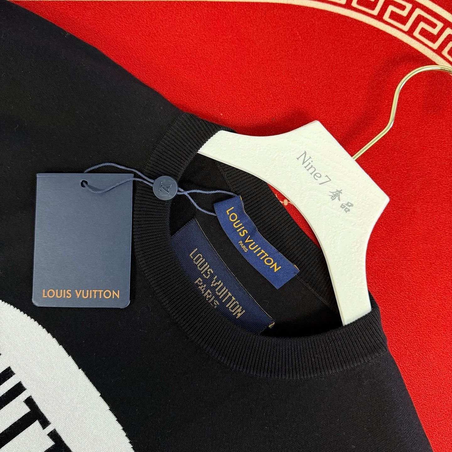 Louis Vuitton Louis Vuitton Oval Logo T-Shirt Size S Size US S / EU 44-46 / 1 - 3 Thumbnail