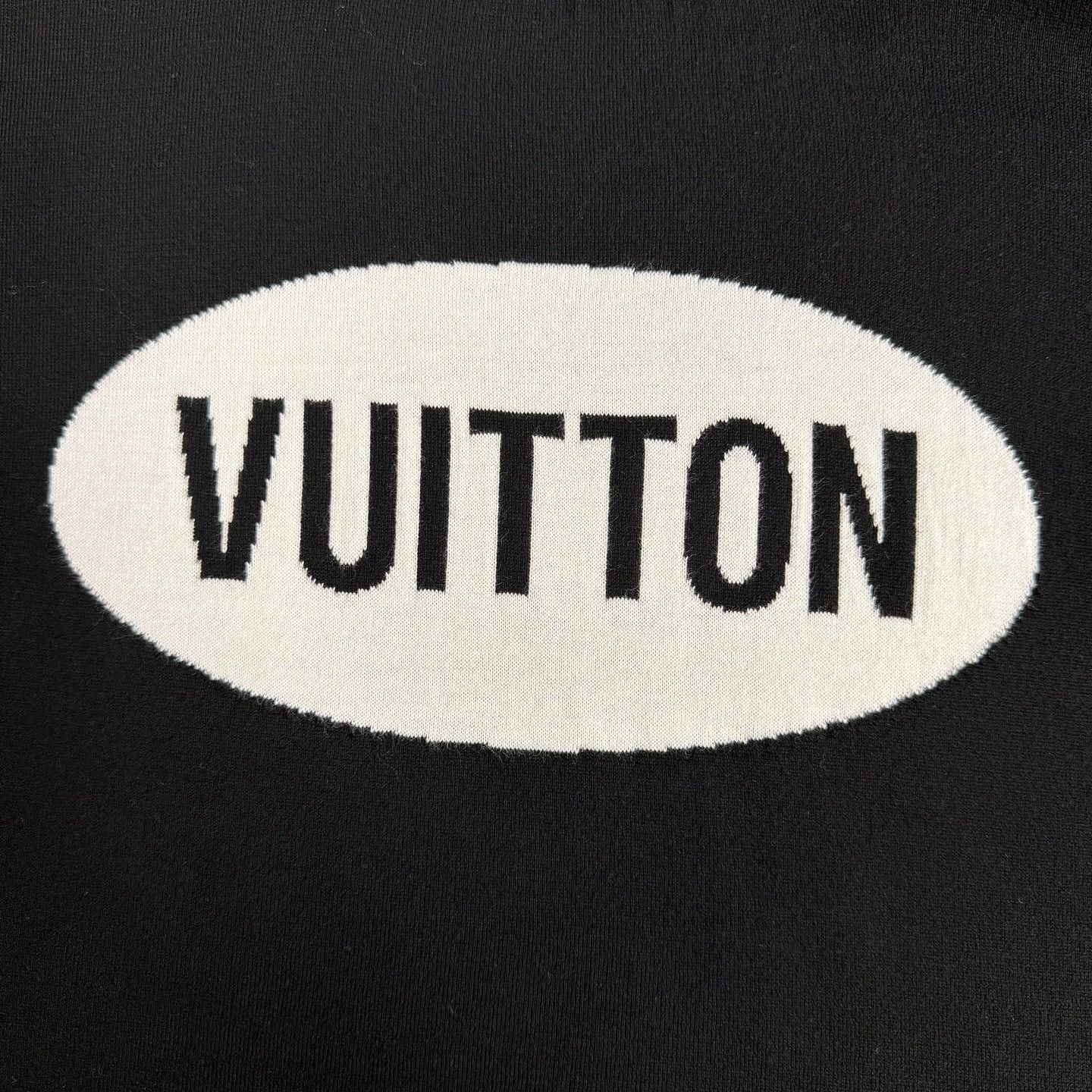 Louis Vuitton Louis Vuitton Oval Logo T-Shirt Size S Size US S / EU 44-46 / 1 - 5 Thumbnail