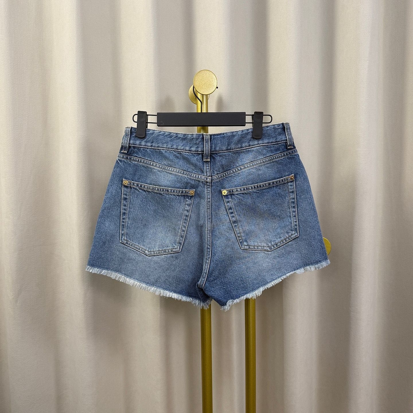 Louis Vuitton Louis Vuitton Monogram Patch Denim Shorts Size 36 Size 25" / US 0 / IT 36 - 2 Thumbnail