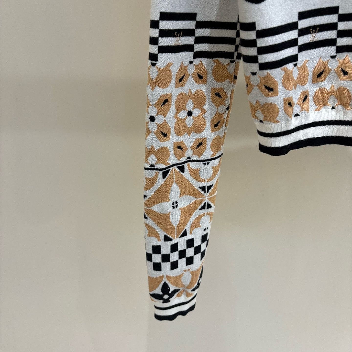 Louis Vuitton Louis Vuitton Monogram Pattern Cardigan Size M Size M / US 6-8 / IT 42-44 - 7 Thumbnail
