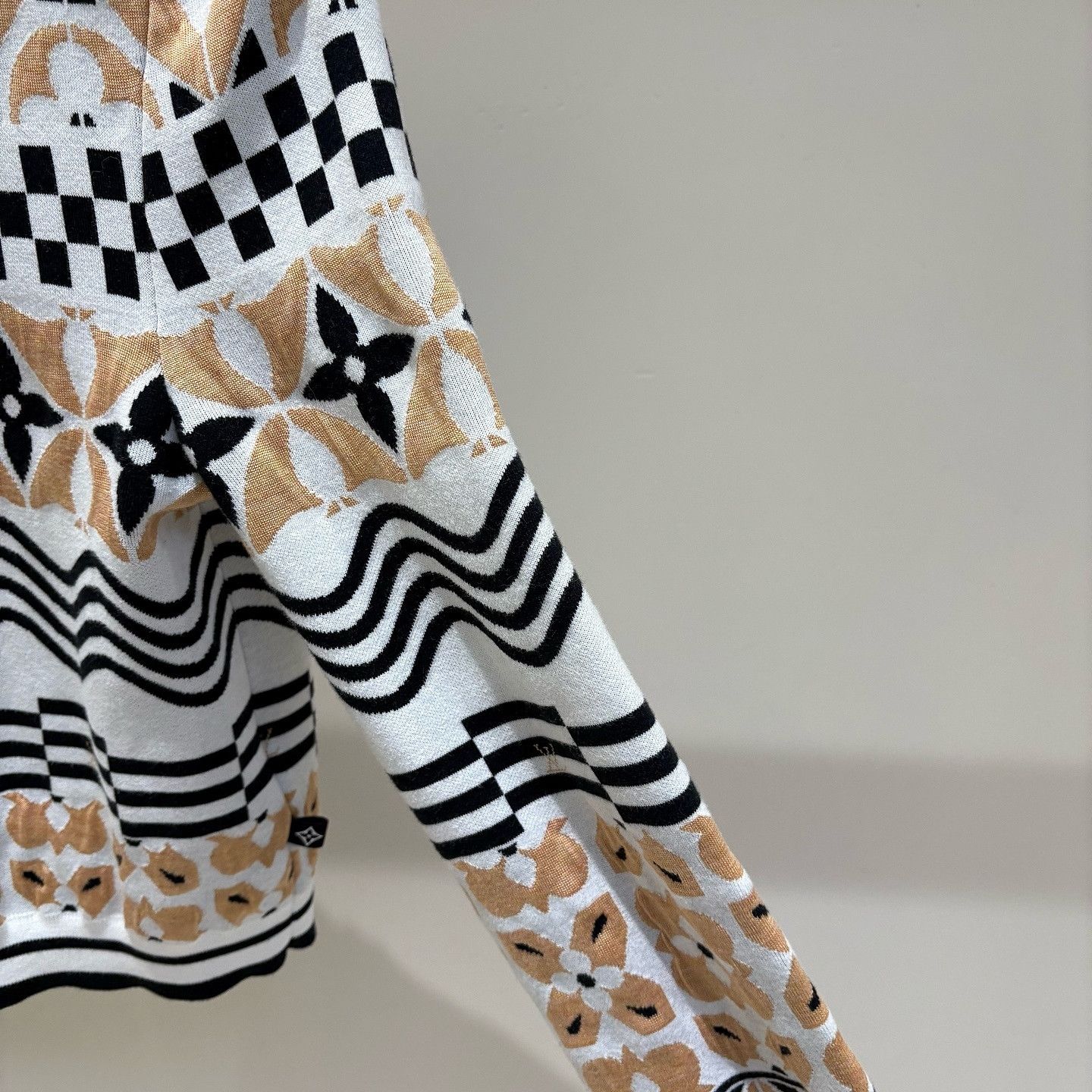 Louis Vuitton Louis Vuitton Monogram Pattern Cardigan Size M Size M / US 6-8 / IT 42-44 - 6 Thumbnail