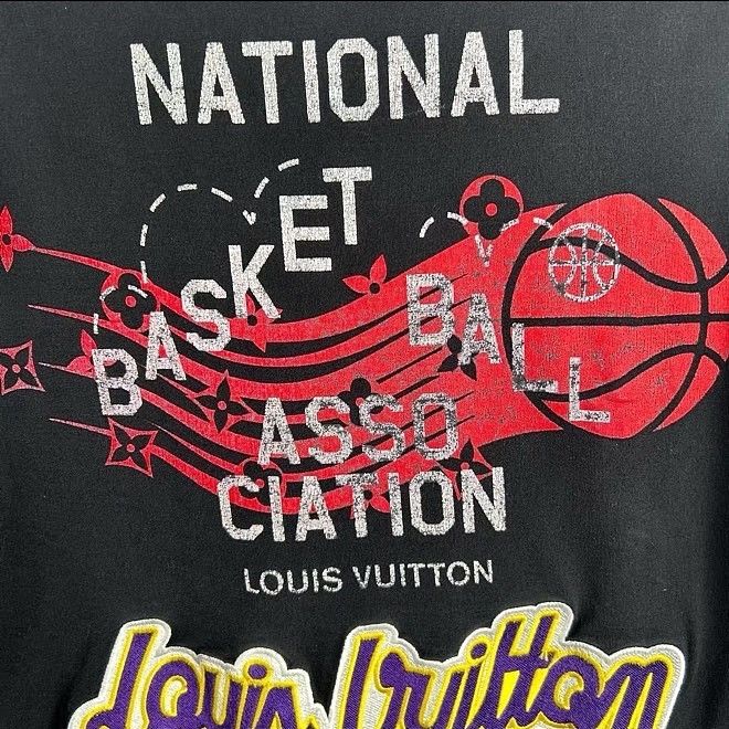 Louis Vuitton Louis Vuitton x NBA Logo Patch T-Shirt Size M Size US M / EU 48-50 / 2 - 5 Thumbnail