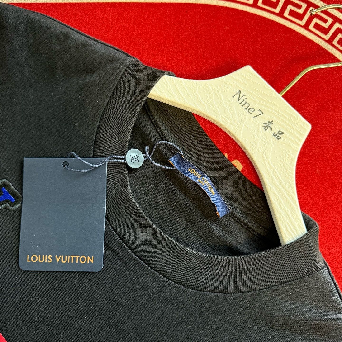 Louis Vuitton Louis Vuitton x NBA Logo Patch T-Shirt Size M Size US M / EU 48-50 / 2 - 3 Thumbnail