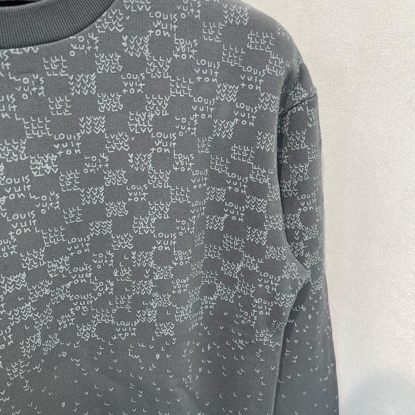 Louis Vuitton Louis Vuitton Monogram Print Sweatshirt Gray Size S Size US S / EU 44-46 / 1 - 7 Thumbnail