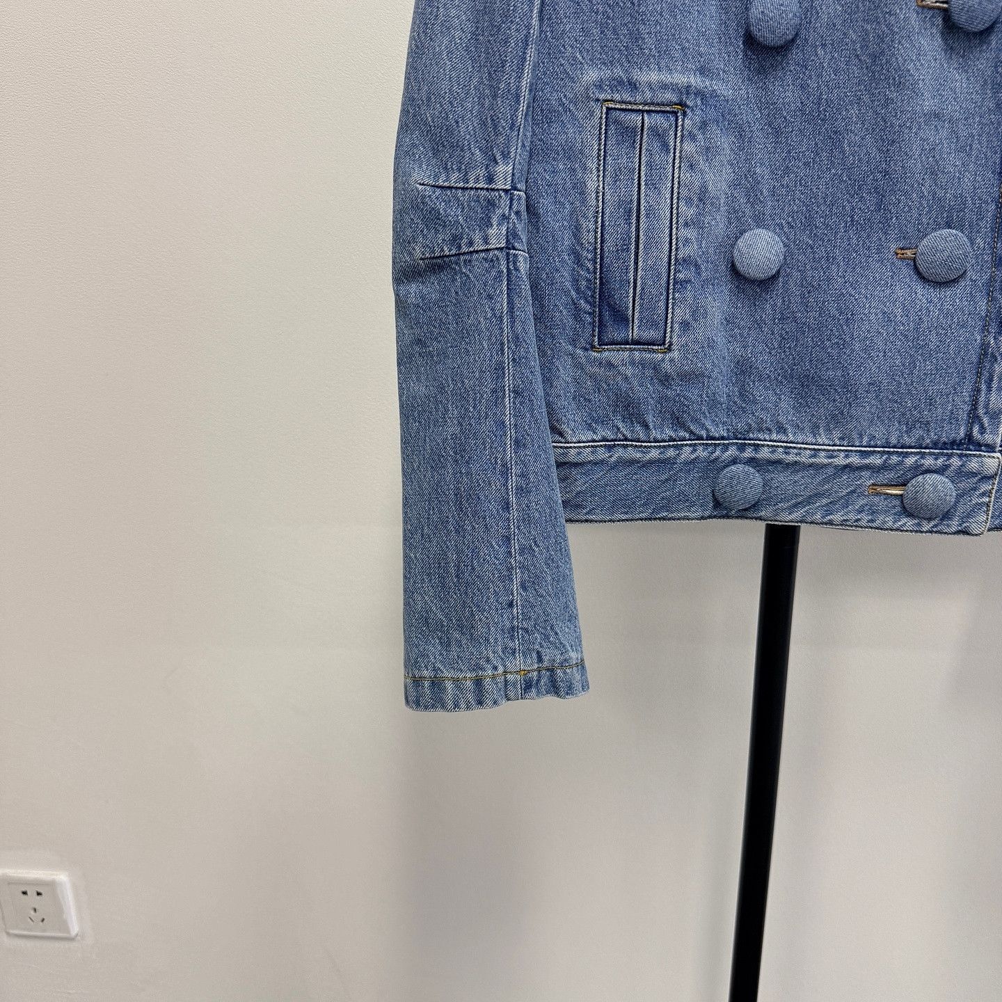 Louis Vuitton Louis Vuitton Double-Breasted Denim Jacket Size 36 Size XS / US 0-2 / IT 36-38 - 7 Thumbnail