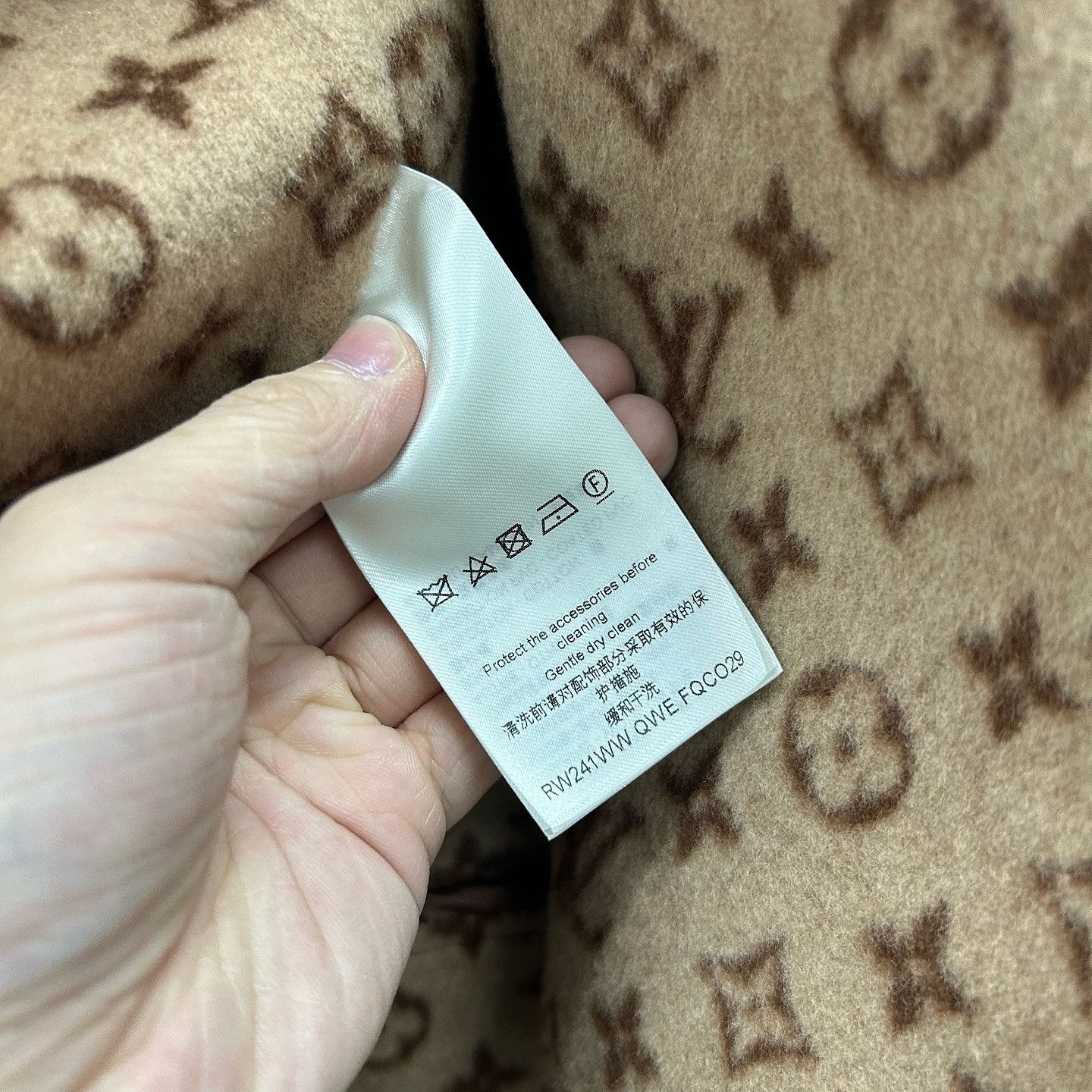Louis Vuitton Louis Vuitton Monogram Wrap Coat Size 38 Size S / US 4 / IT 40 - 4 Thumbnail