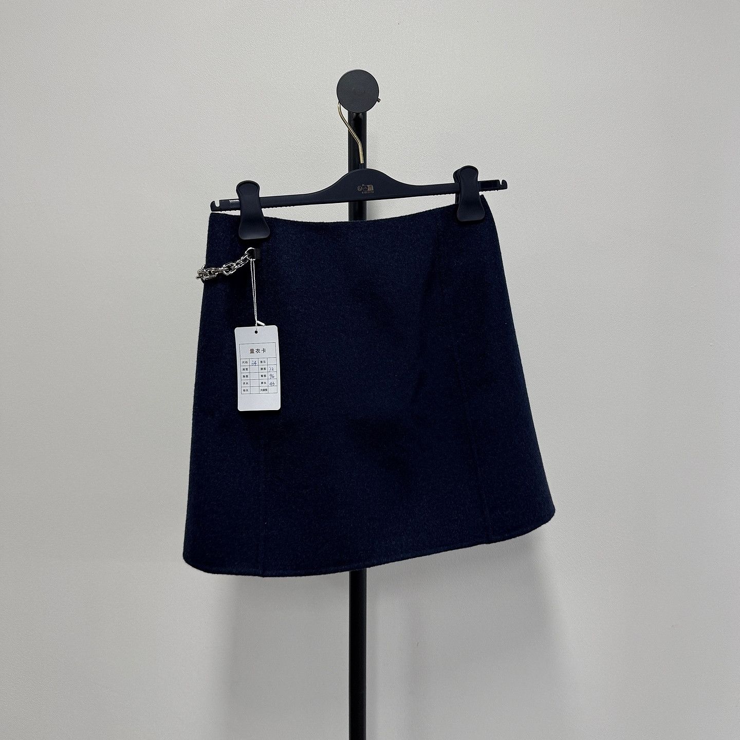 Louis Vuitton Louis Vuitton Chain Detail Mini Skirt Size 34 Size 25" / US 0 / IT 36 - 2 Thumbnail