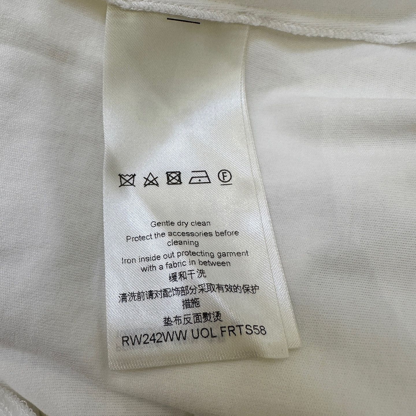 Louis Vuitton Louis Vuitton Chain Detail T-Shirt Size XS Size XS / US 0-2 / IT 36-38 - 4 Thumbnail