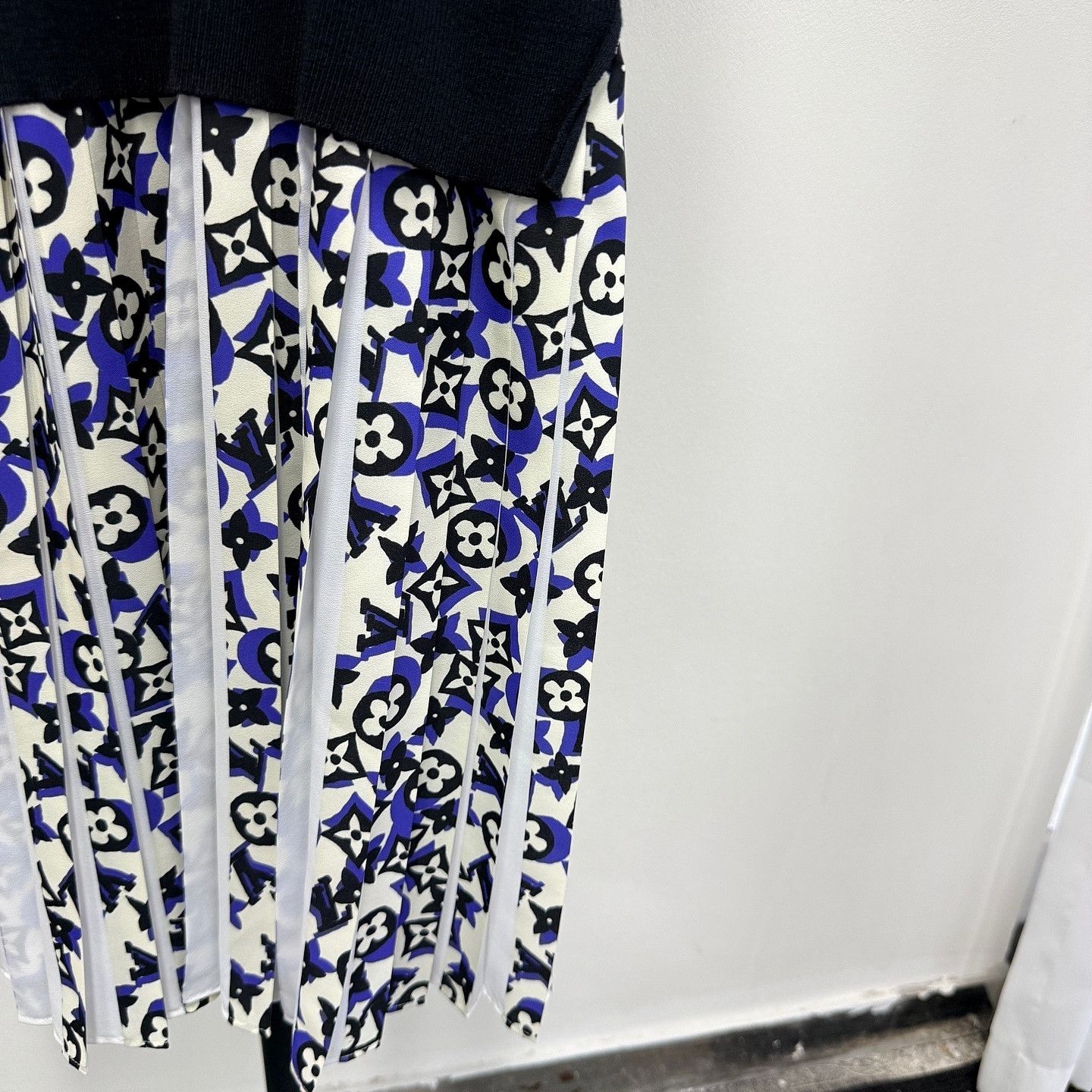 Louis Vuitton Louis Vuitton Monogram Print Dress Size XS Size XS / US 0-2 / IT 36-38 - 8 Thumbnail