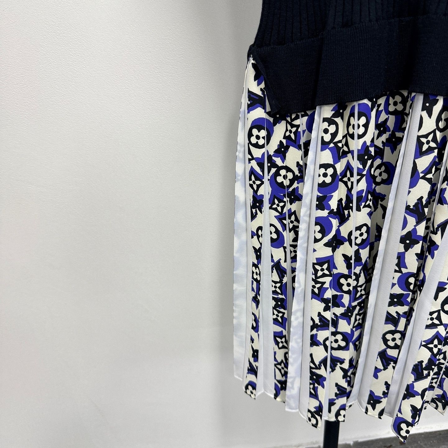 Louis Vuitton Louis Vuitton Monogram Print Dress Size XS Size XS / US 0-2 / IT 36-38 - 7 Thumbnail