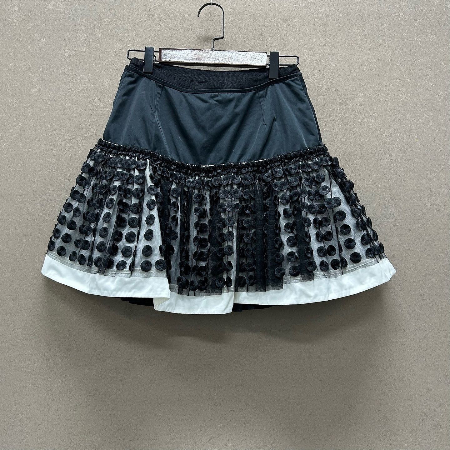 Louis Vuitton Louis Vuitton Polka Dot Mini Skirt Size S Size 27" / US 4 / IT 40 - 2 Thumbnail