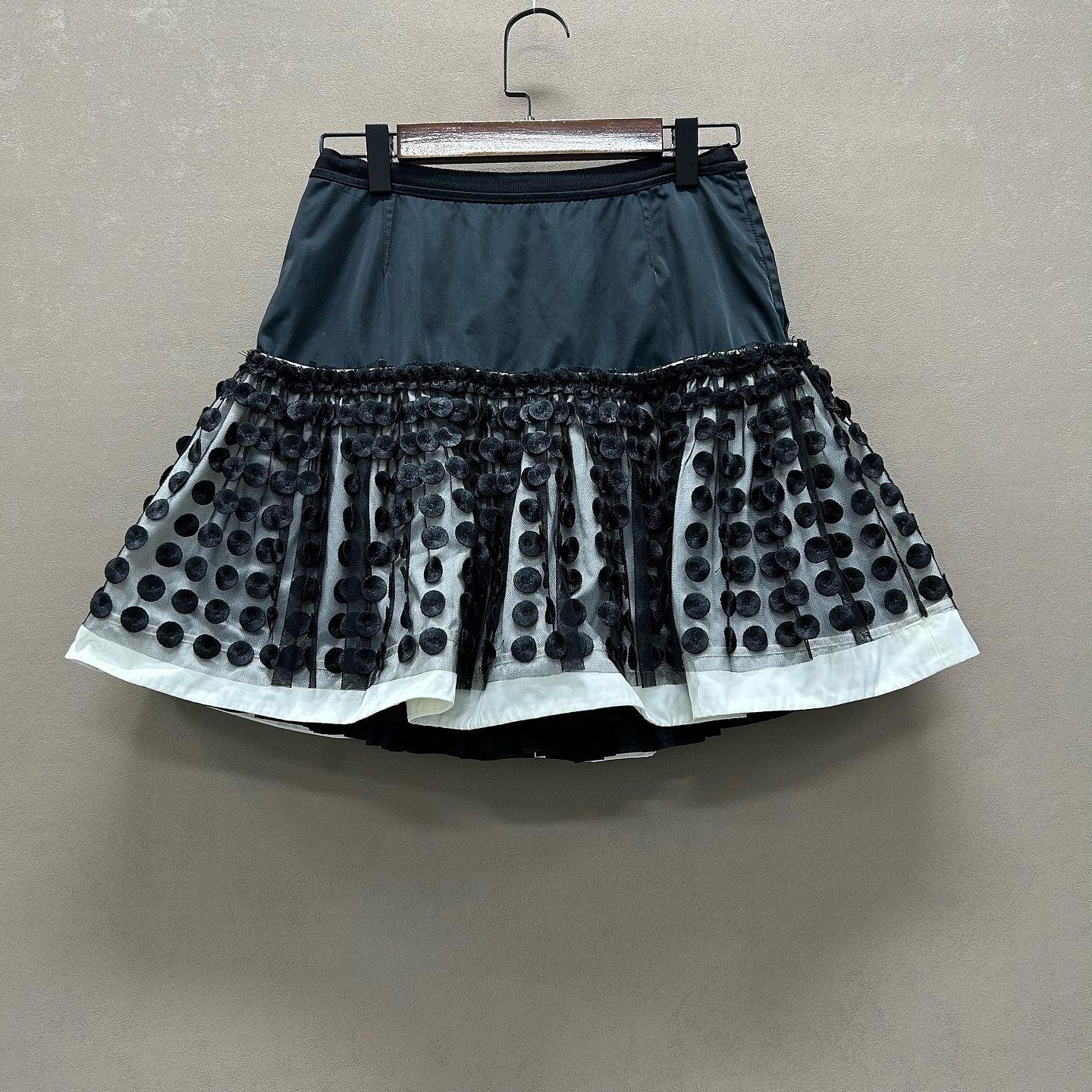 Louis Vuitton Louis Vuitton Polka Dot Mini Skirt Size S Size 27" / US 4 / IT 40 - 6 Thumbnail