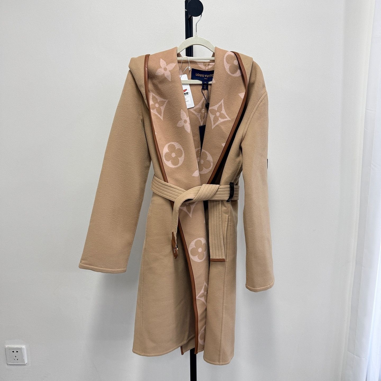 Louis Vuitton Louis Vuitton Monogram Hooded Belted Coat Size 34 Size XS / US 0-2 / IT 36-38 - 9 Thumbnail