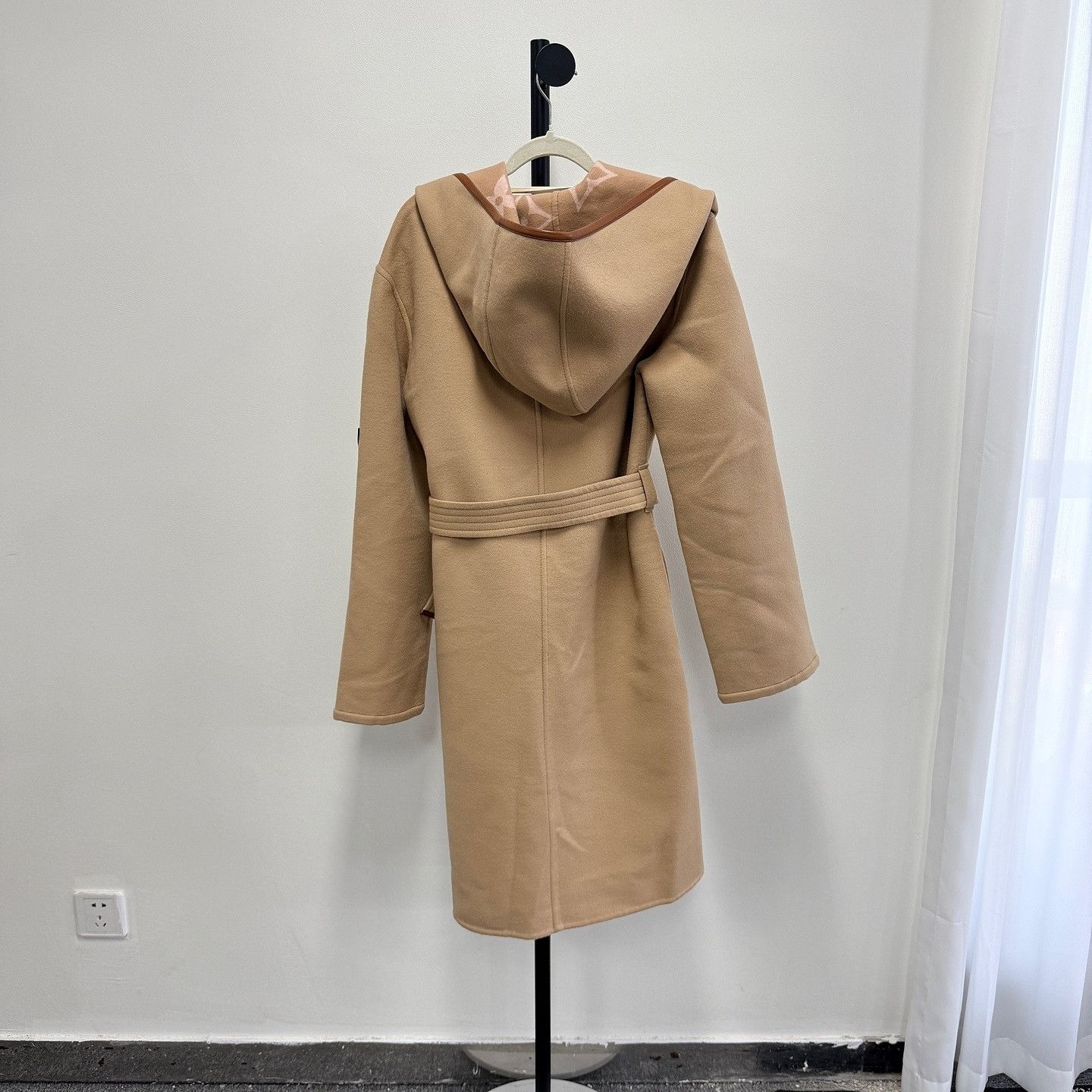 Louis Vuitton Louis Vuitton Monogram Hooded Belted Coat Size 34 Size XS / US 0-2 / IT 36-38 - 2 Thumbnail