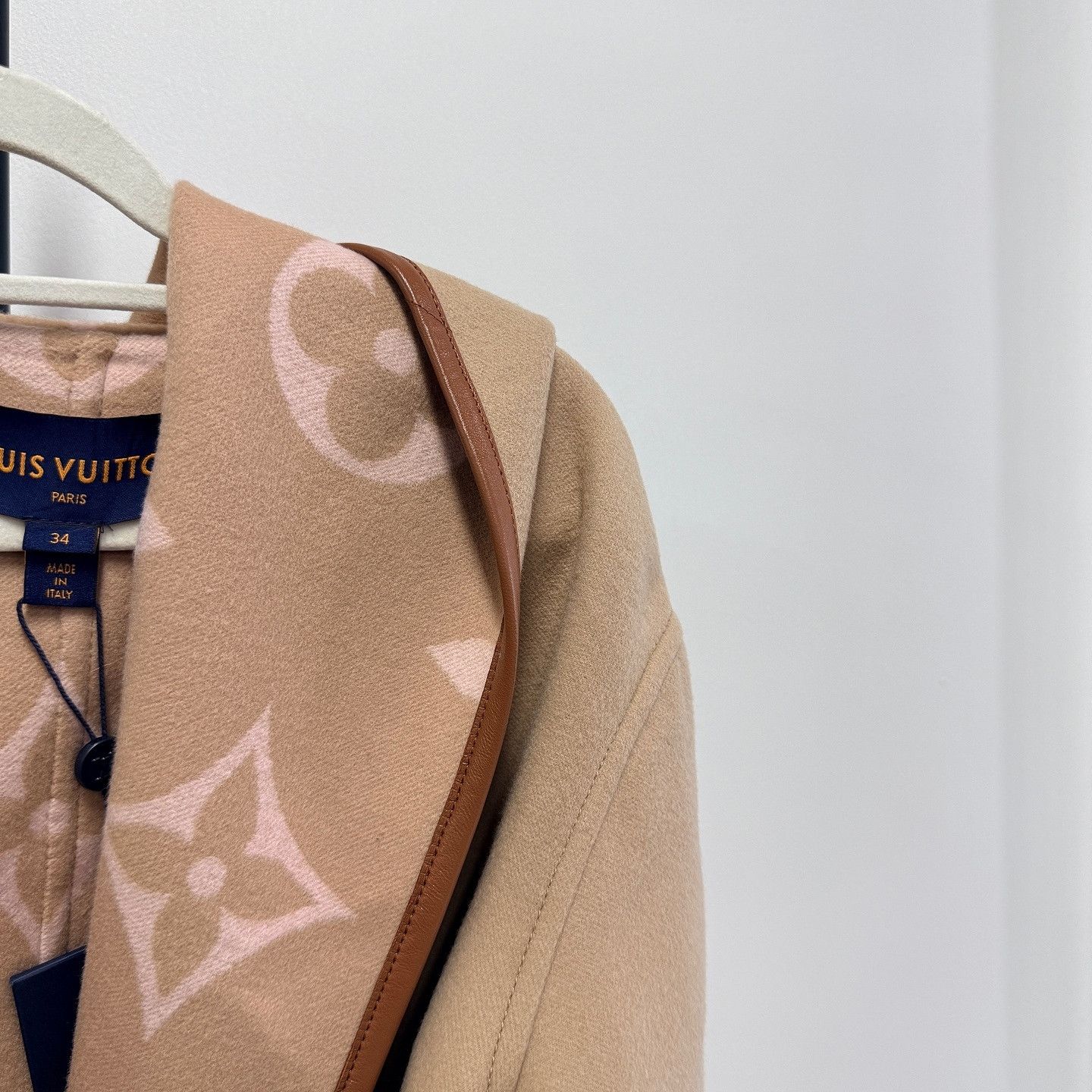 Louis Vuitton Louis Vuitton Monogram Hooded Belted Coat Size 34 Size XS / US 0-2 / IT 36-38 - 6 Thumbnail