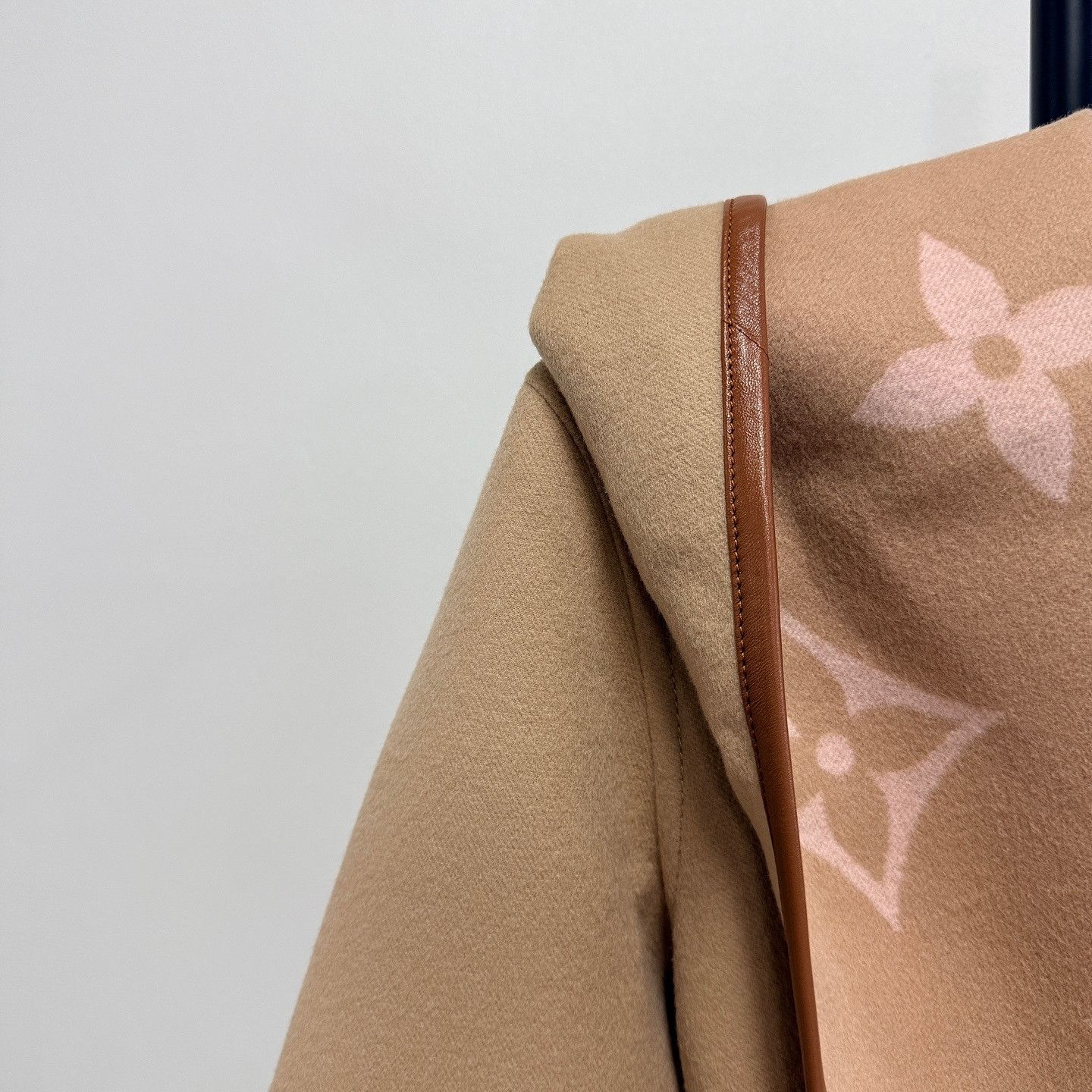 Louis Vuitton Louis Vuitton Monogram Hooded Belted Coat Size 34 Size XS / US 0-2 / IT 36-38 - 5 Thumbnail